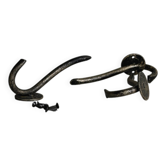 3 wall hooks