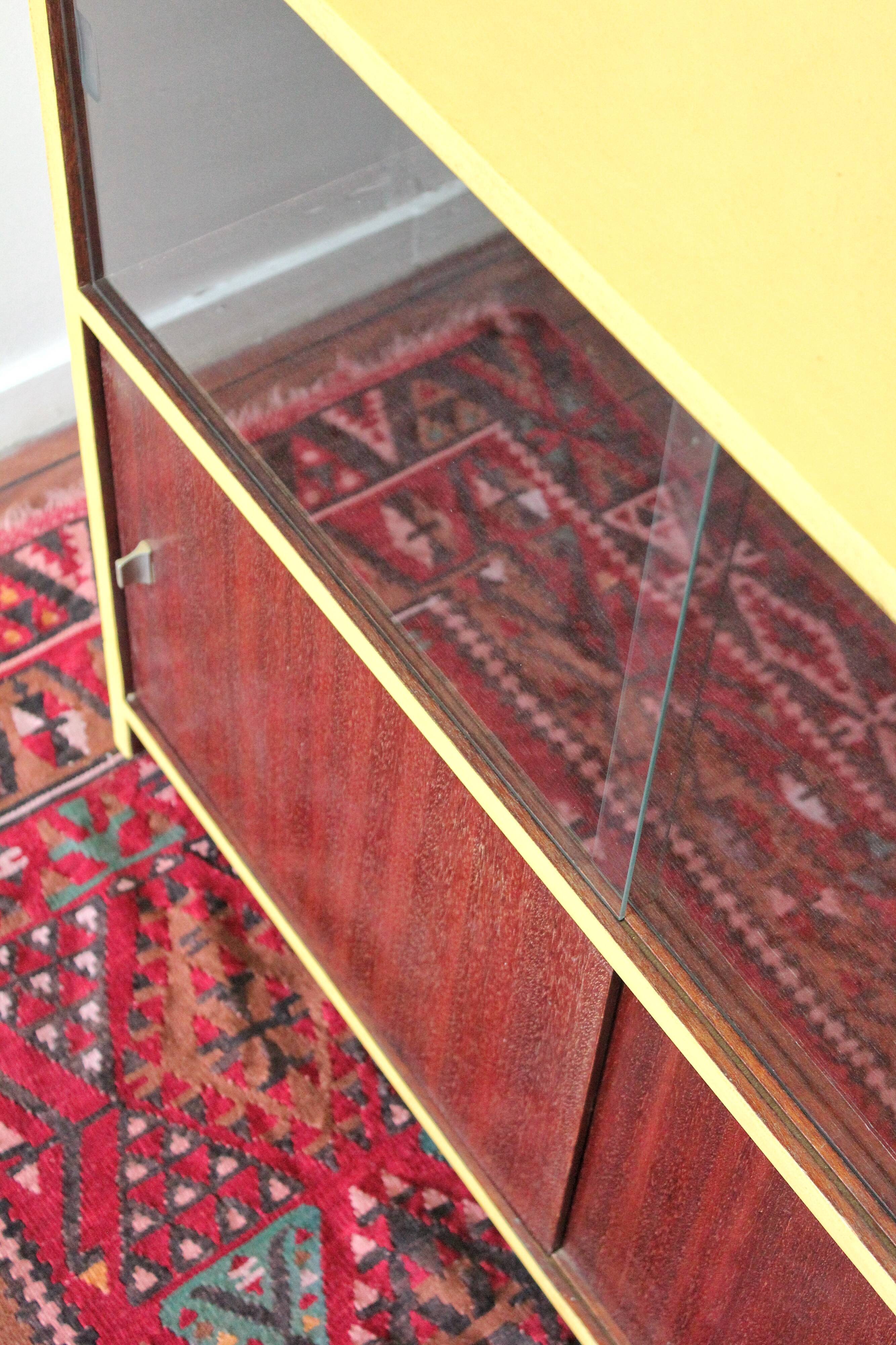 Vintage young mustard showcase