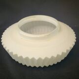 Plafonnier en verre blanc mat nervuré