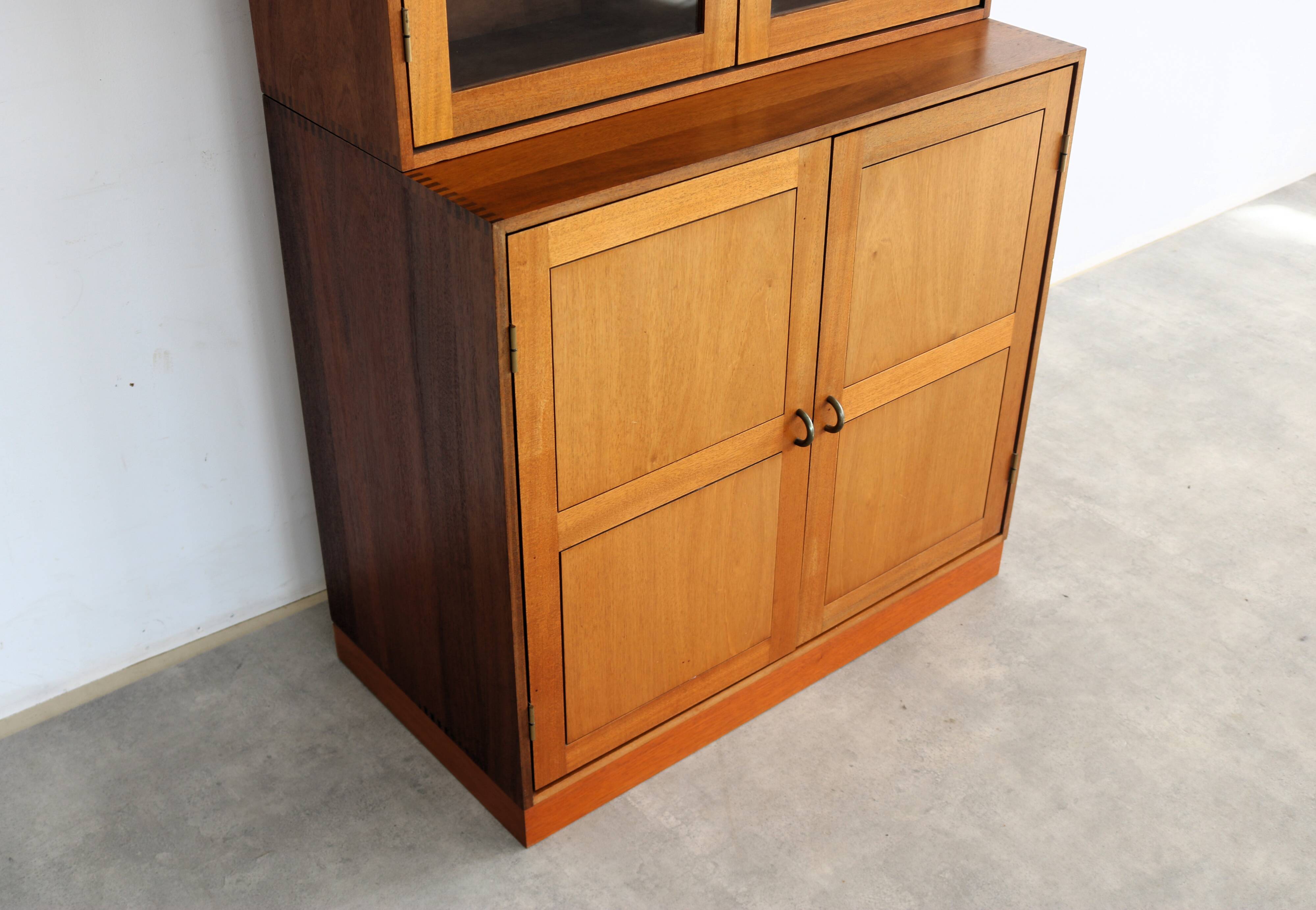 vintage wall cabinet | display cabinet | C. Hvidt