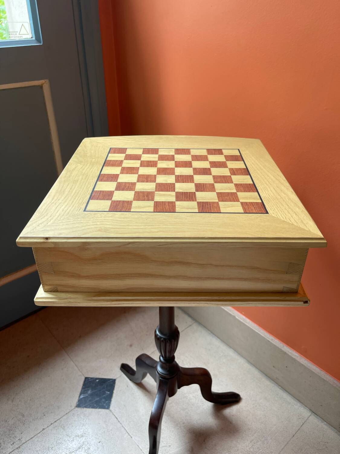 Sycamore and mahogany chess game box