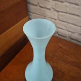 Vase en opaline bleu ciel vintage