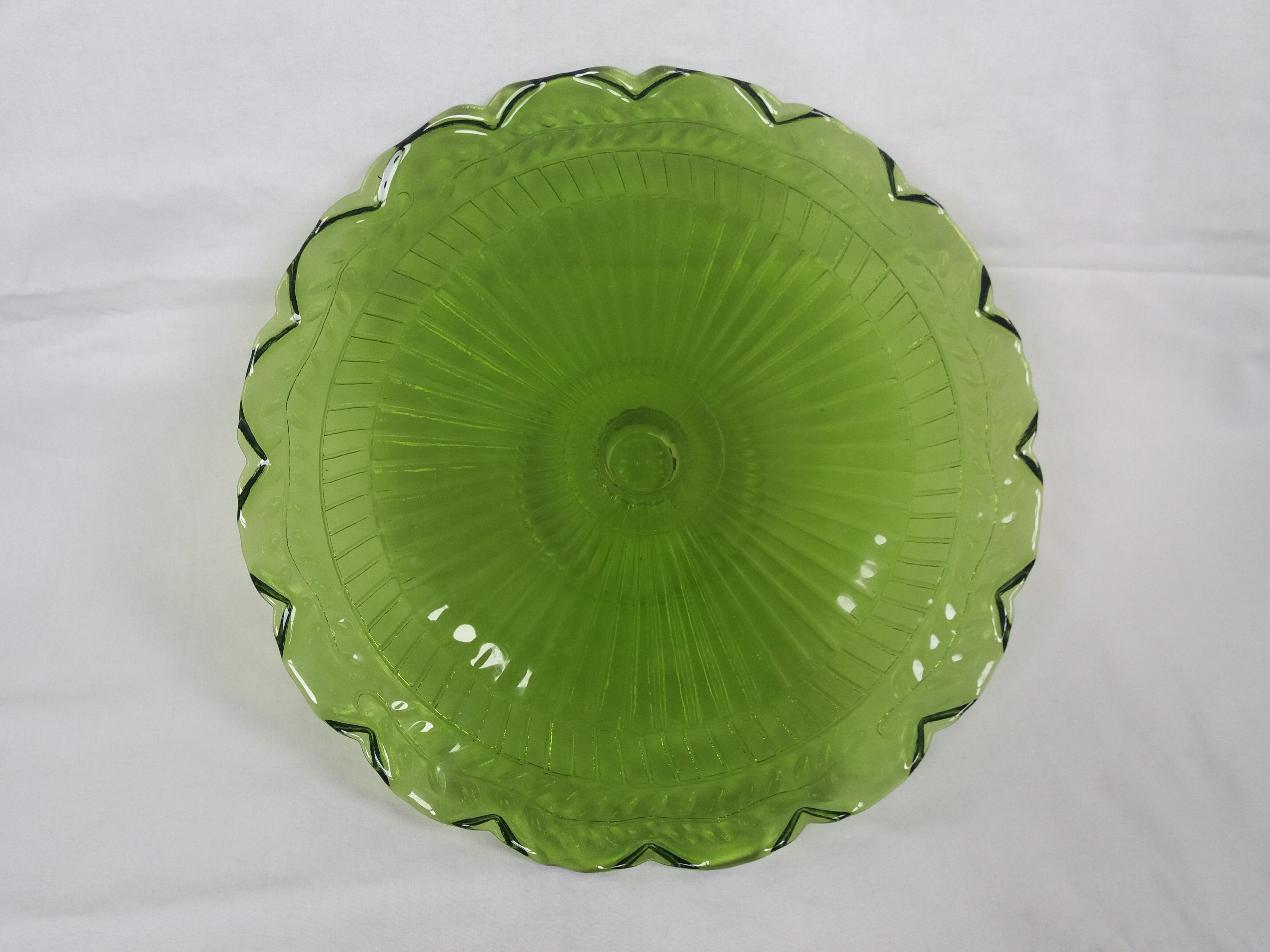 Cake display dish or pie on foot