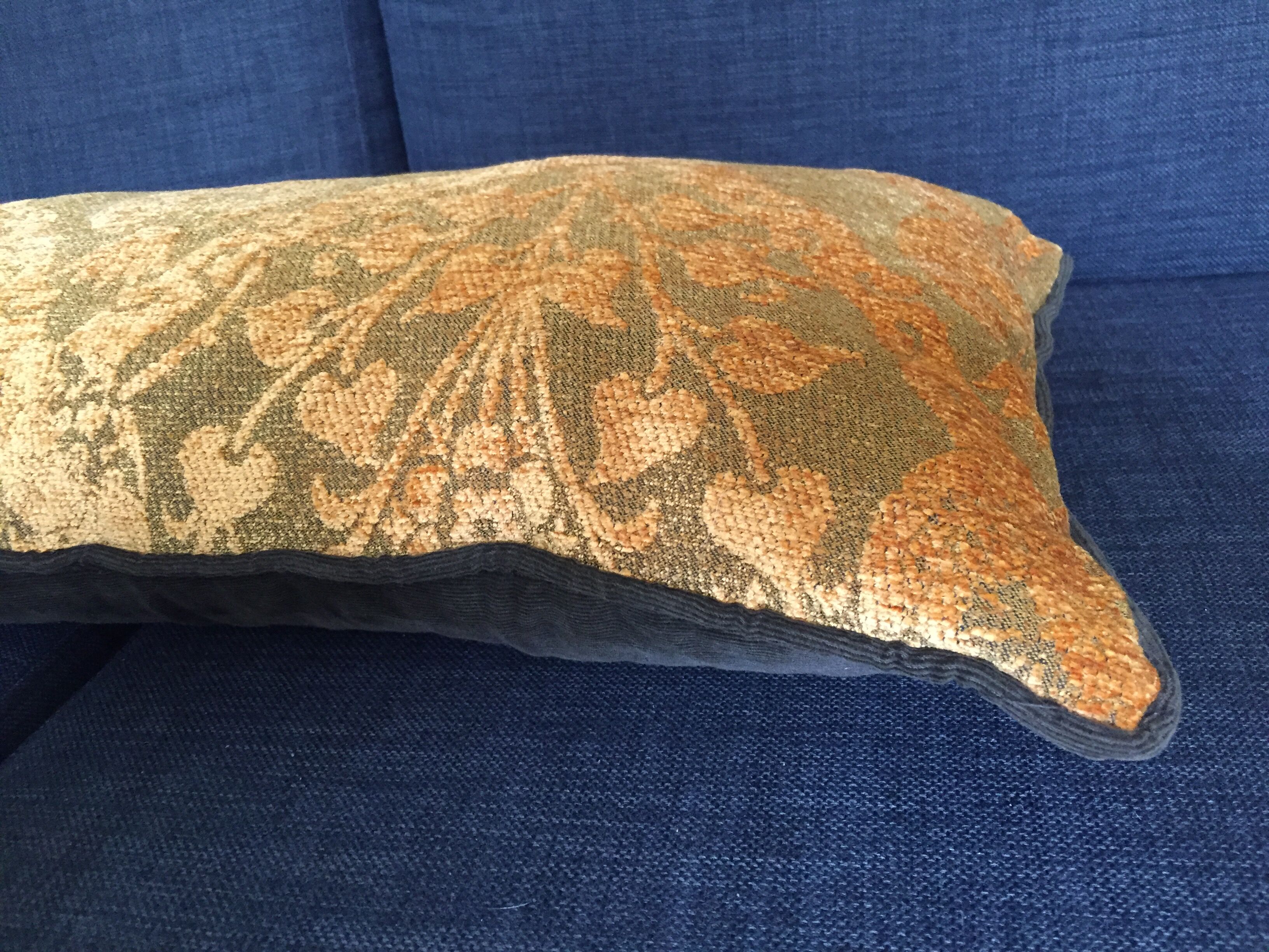 Decorative pillow case in brocade with ottoman turkish 16th century motifs
