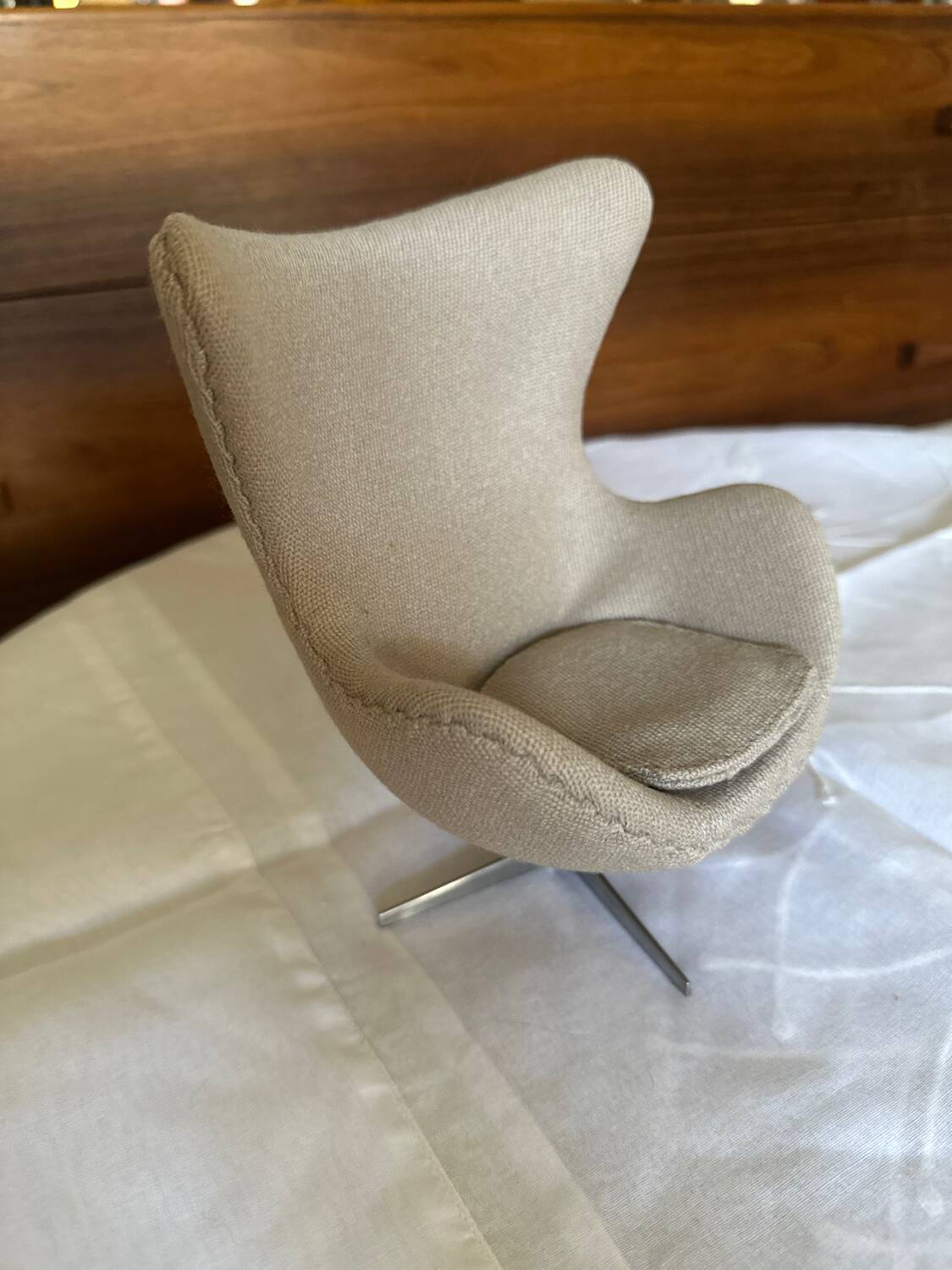 Miniature Egg chair Fritz Hansen design Arne Jacobsen Beige fabric Hau