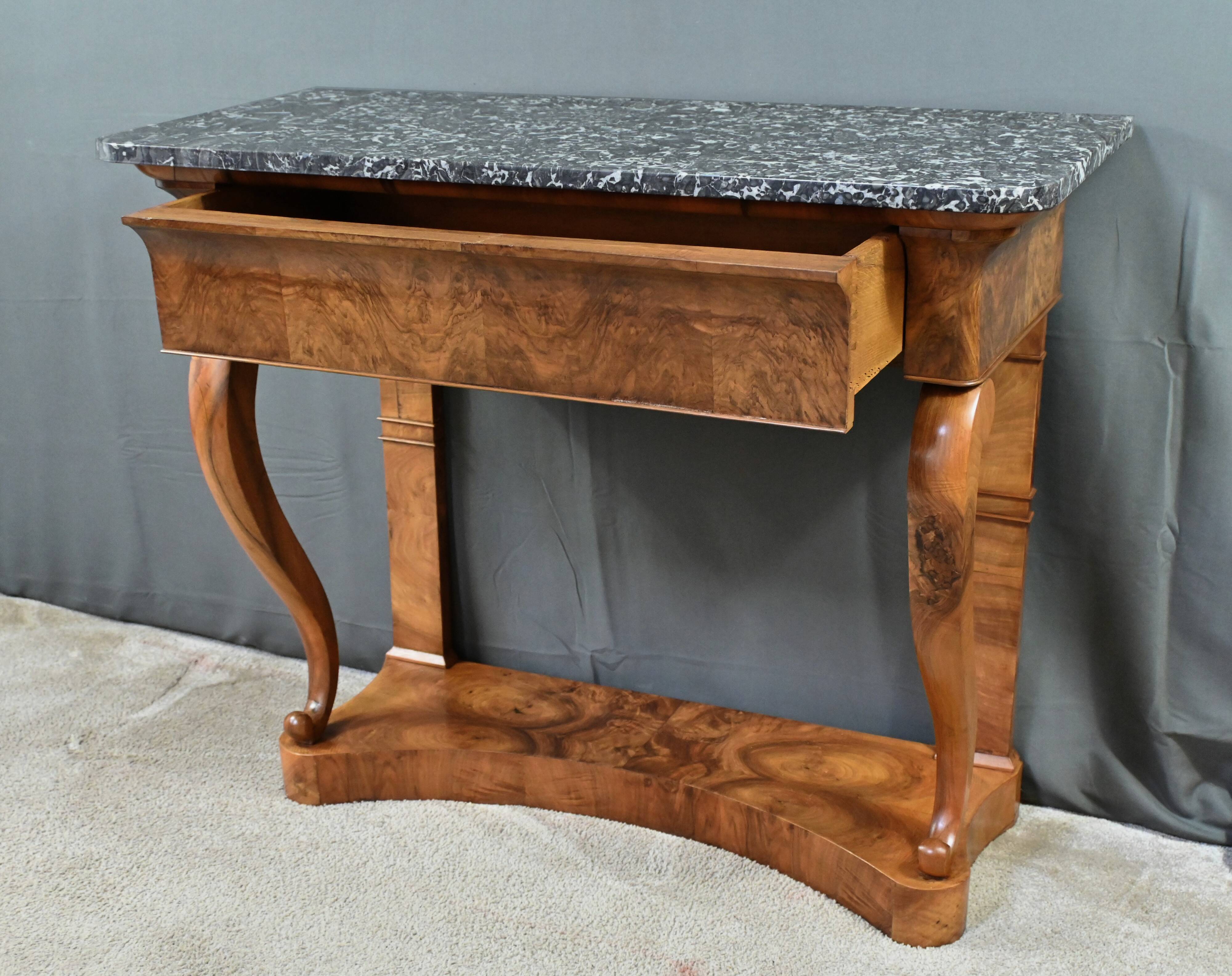 Walnut console table, Restoration period – Early 19th century