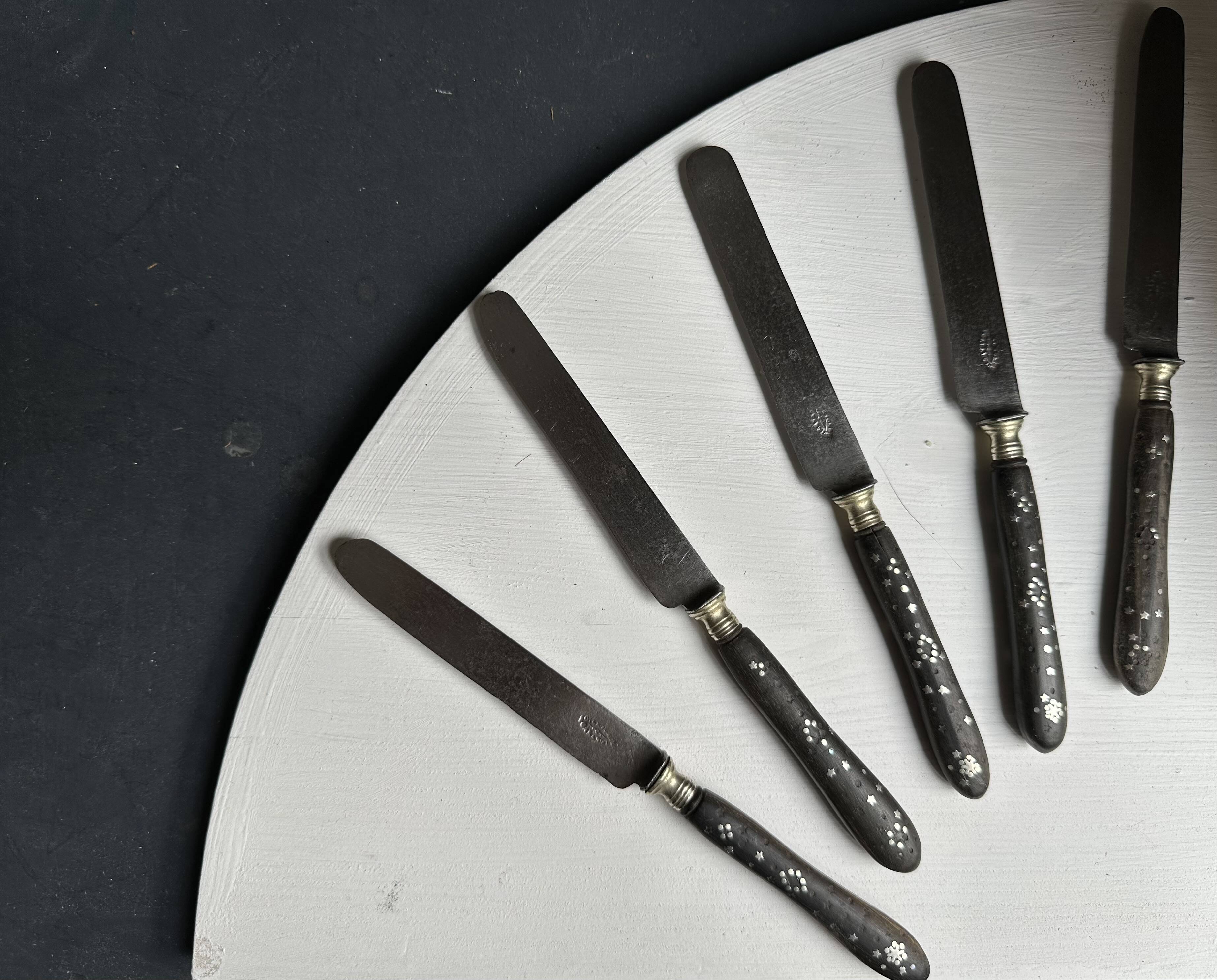 Set of 5 antique table knives in inlaid ebony, circa 1900.