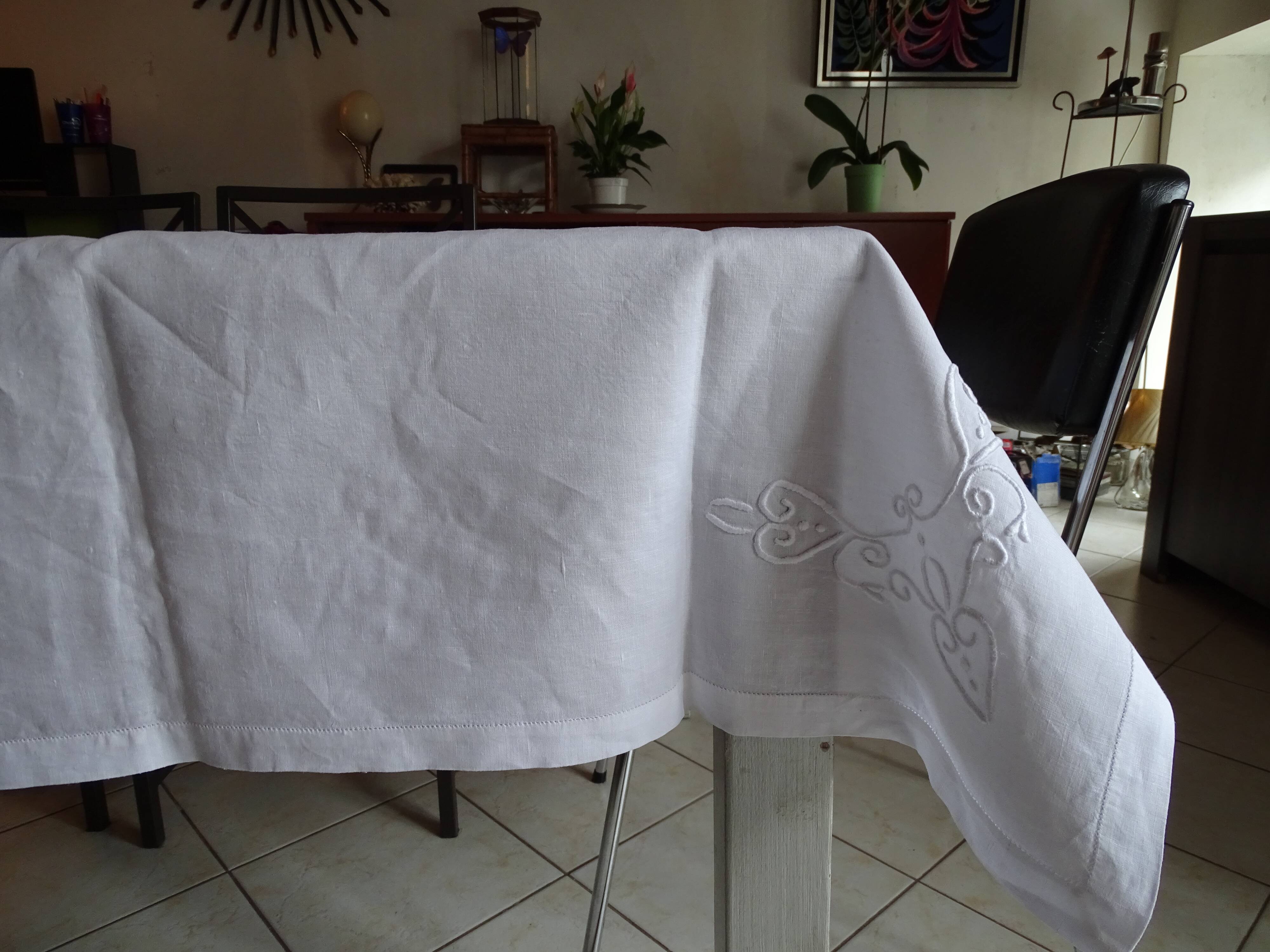 Embroidered tablecloth 370 x 170 old
