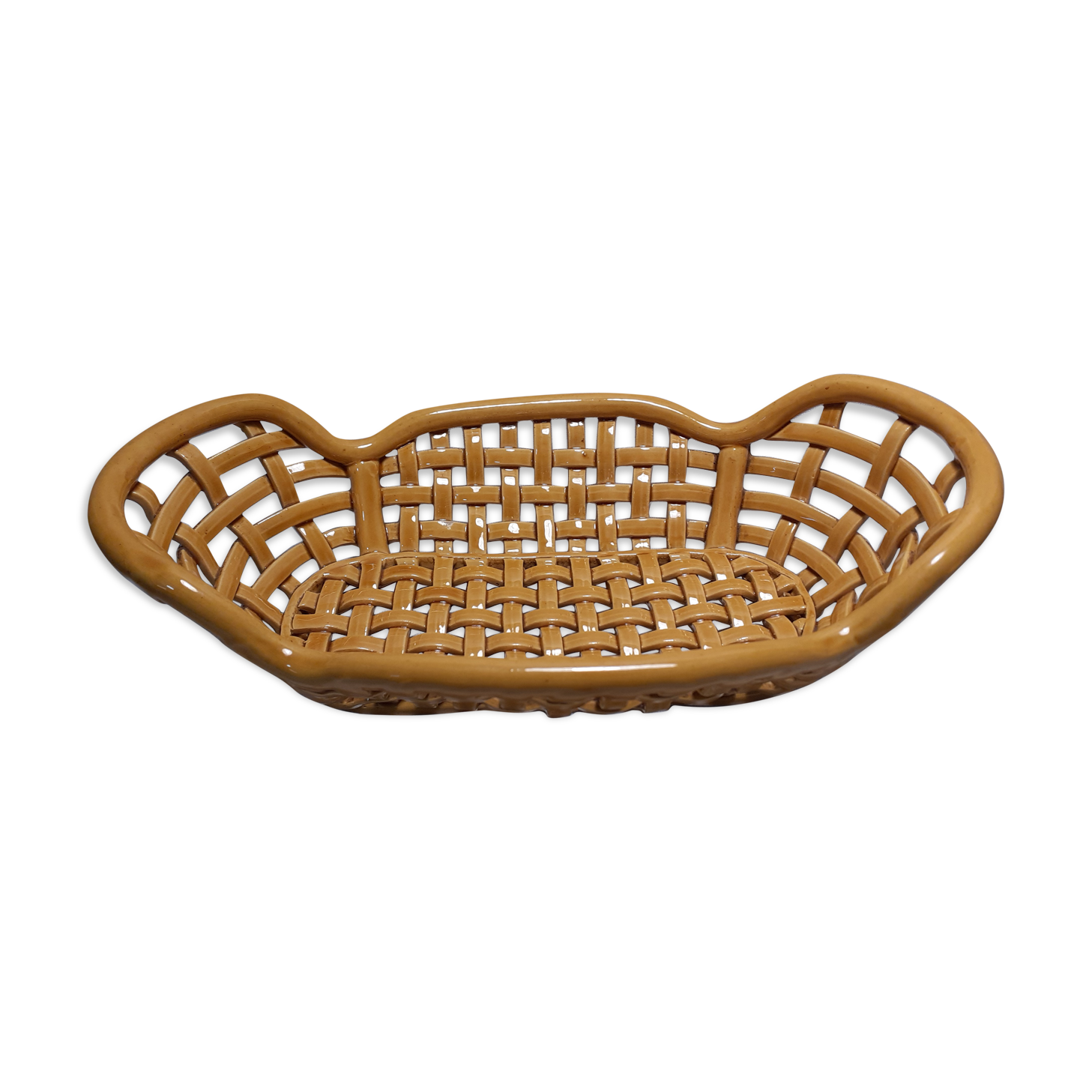 Woven faience basket