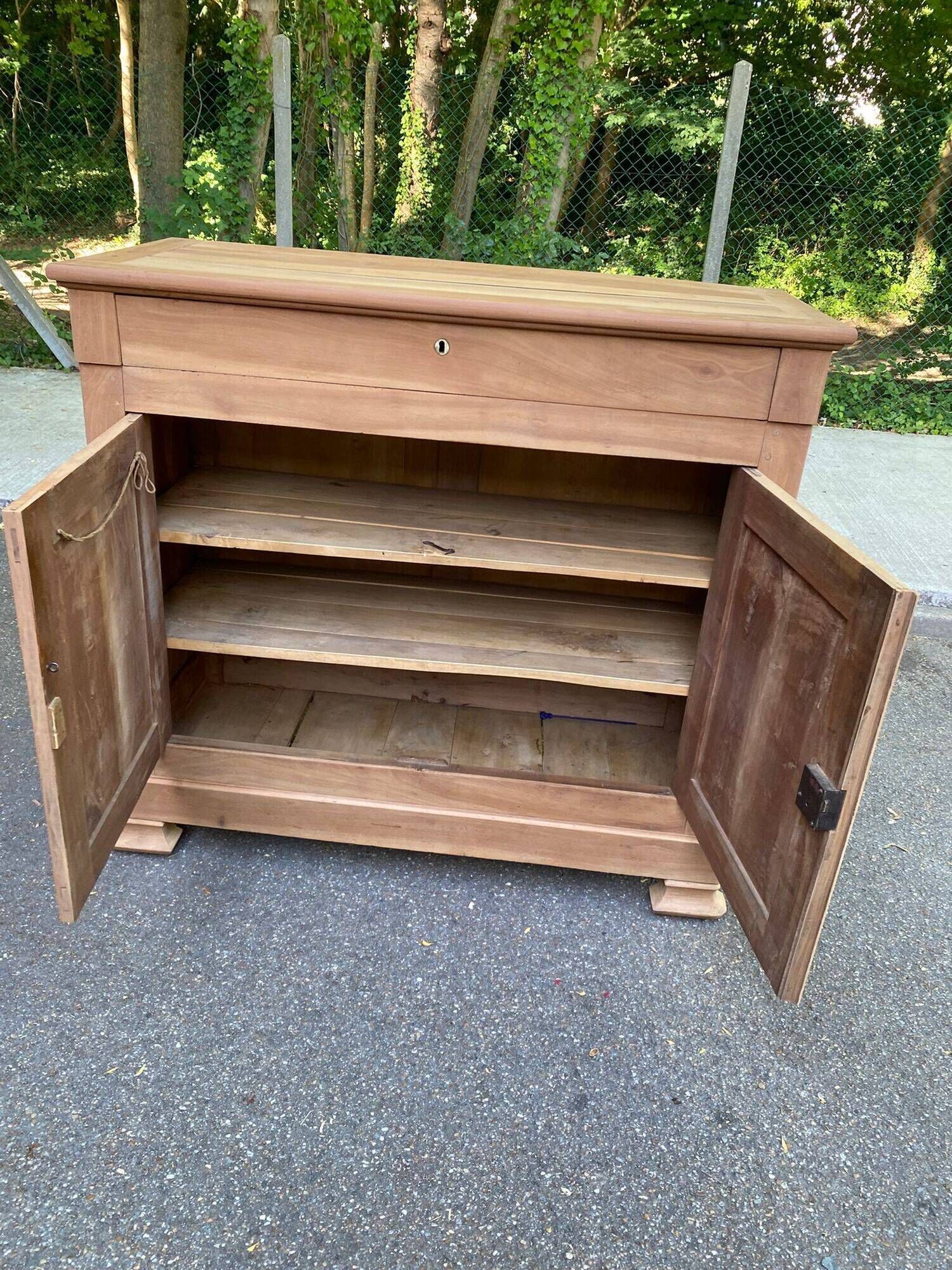 Louis Philippe high buffet from the 19th century, renovated in solid walnut.