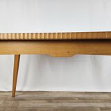 Table à manger des années 1950 en érable avec bord travaillé