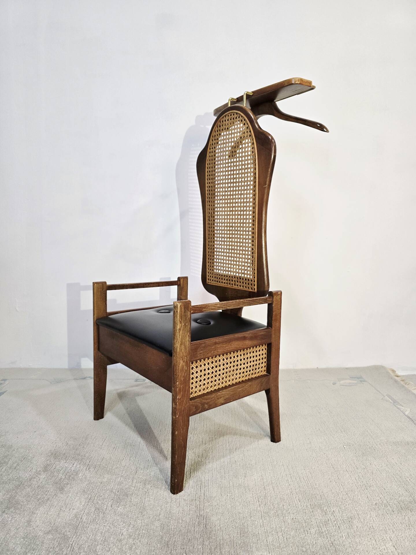 Chaise de hall en bois dur vintage avec rangement caché et porte-vêtements – Canne B