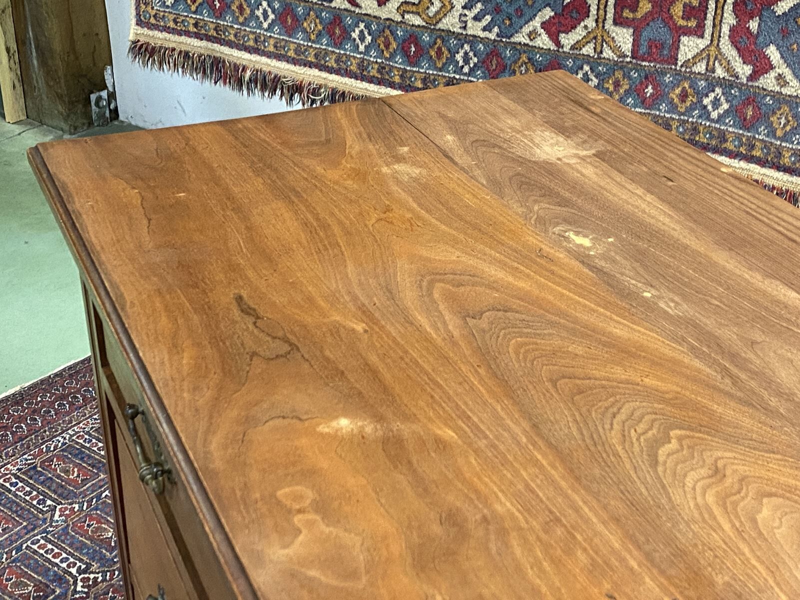 Commode anglaise en noyer début XXème