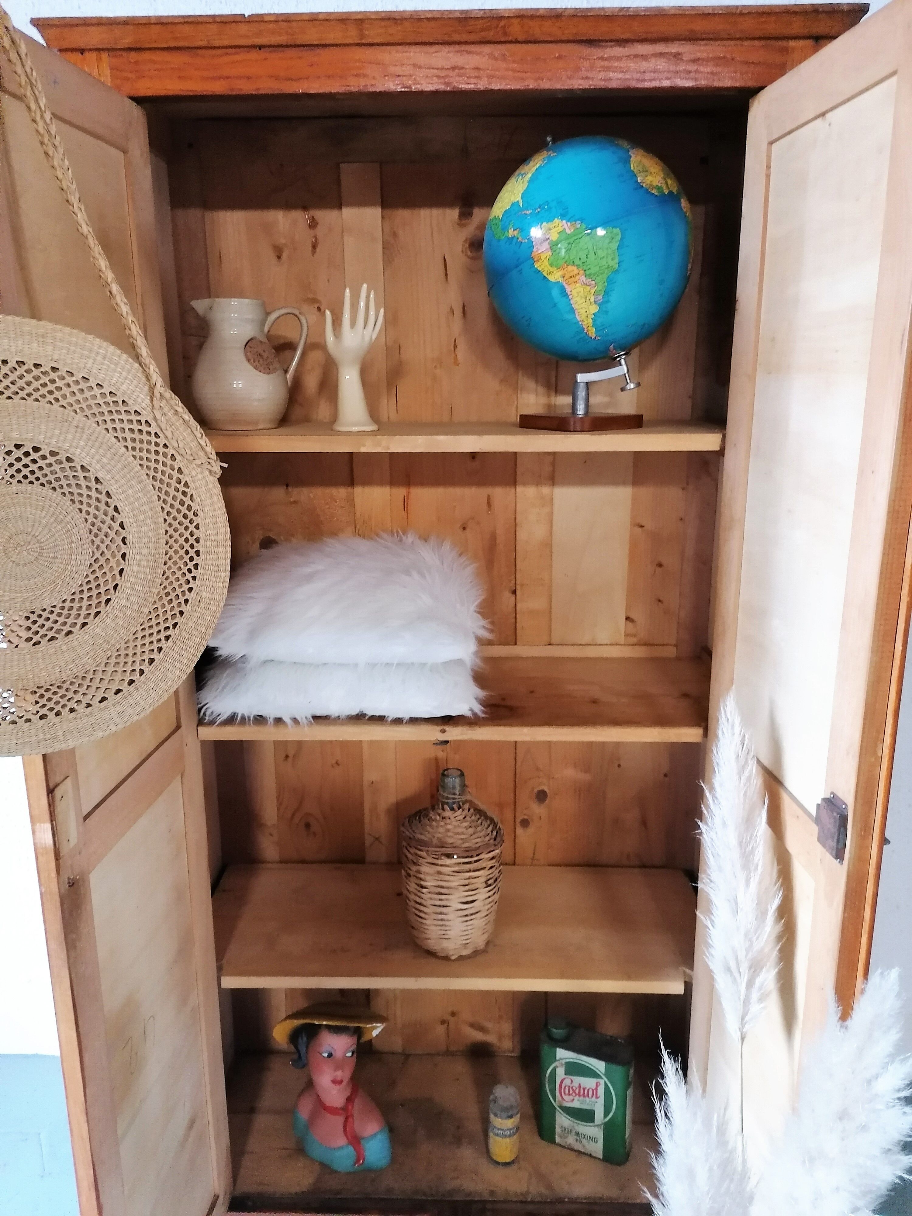 Armoire parisienne