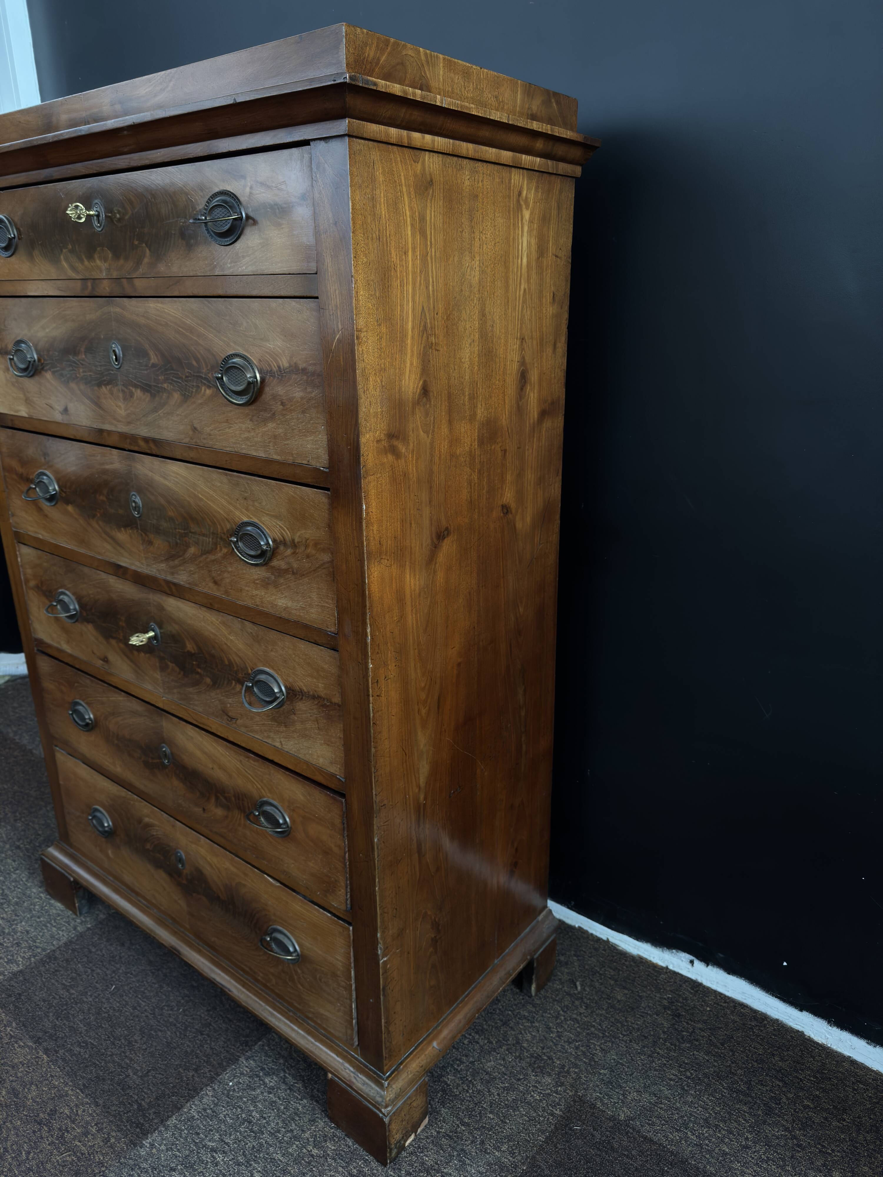 Chiffonnier en Placage de Noyer Style Restauration