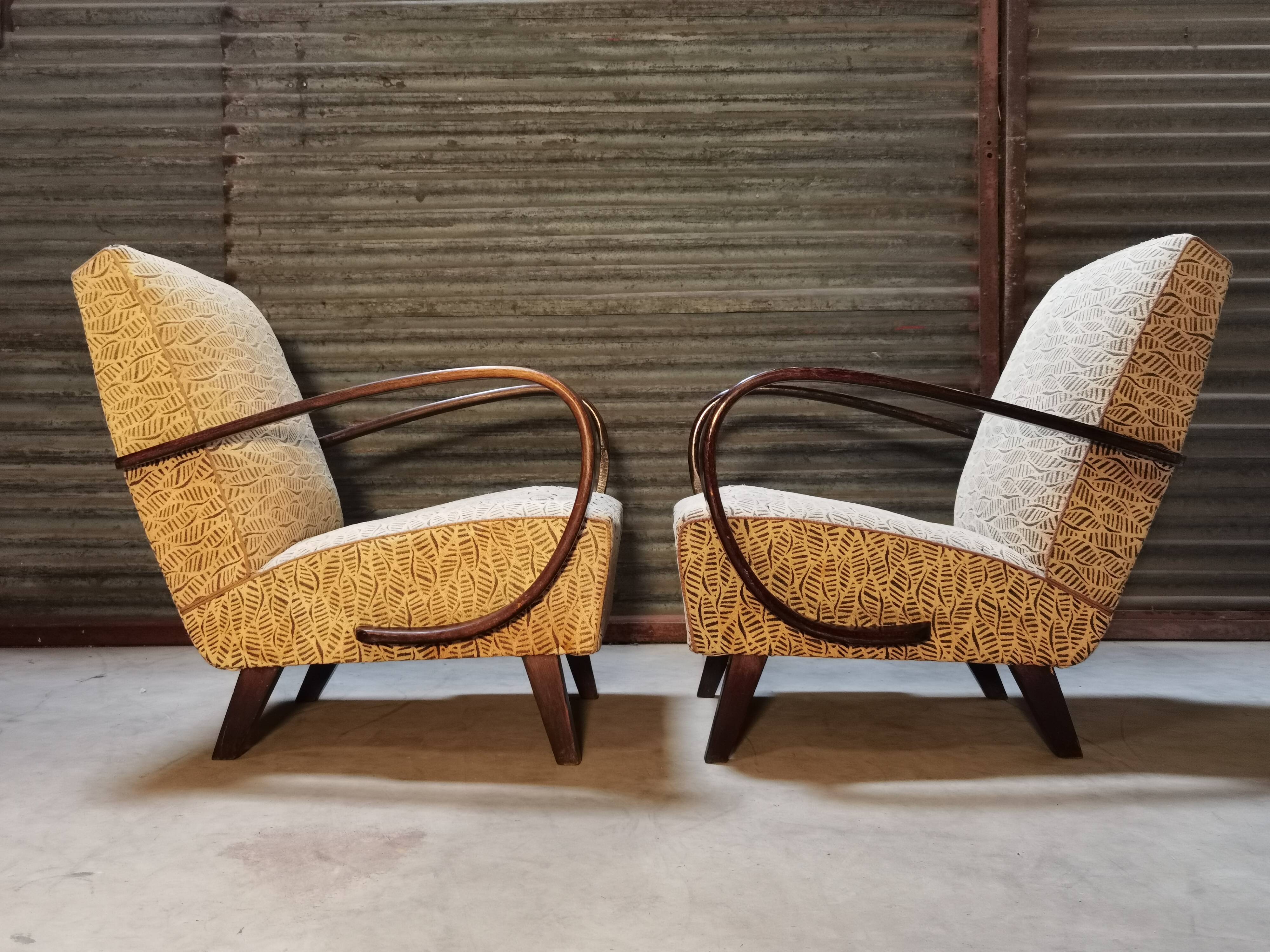 Paire de fauteuils H410 par Jindřich Halabala