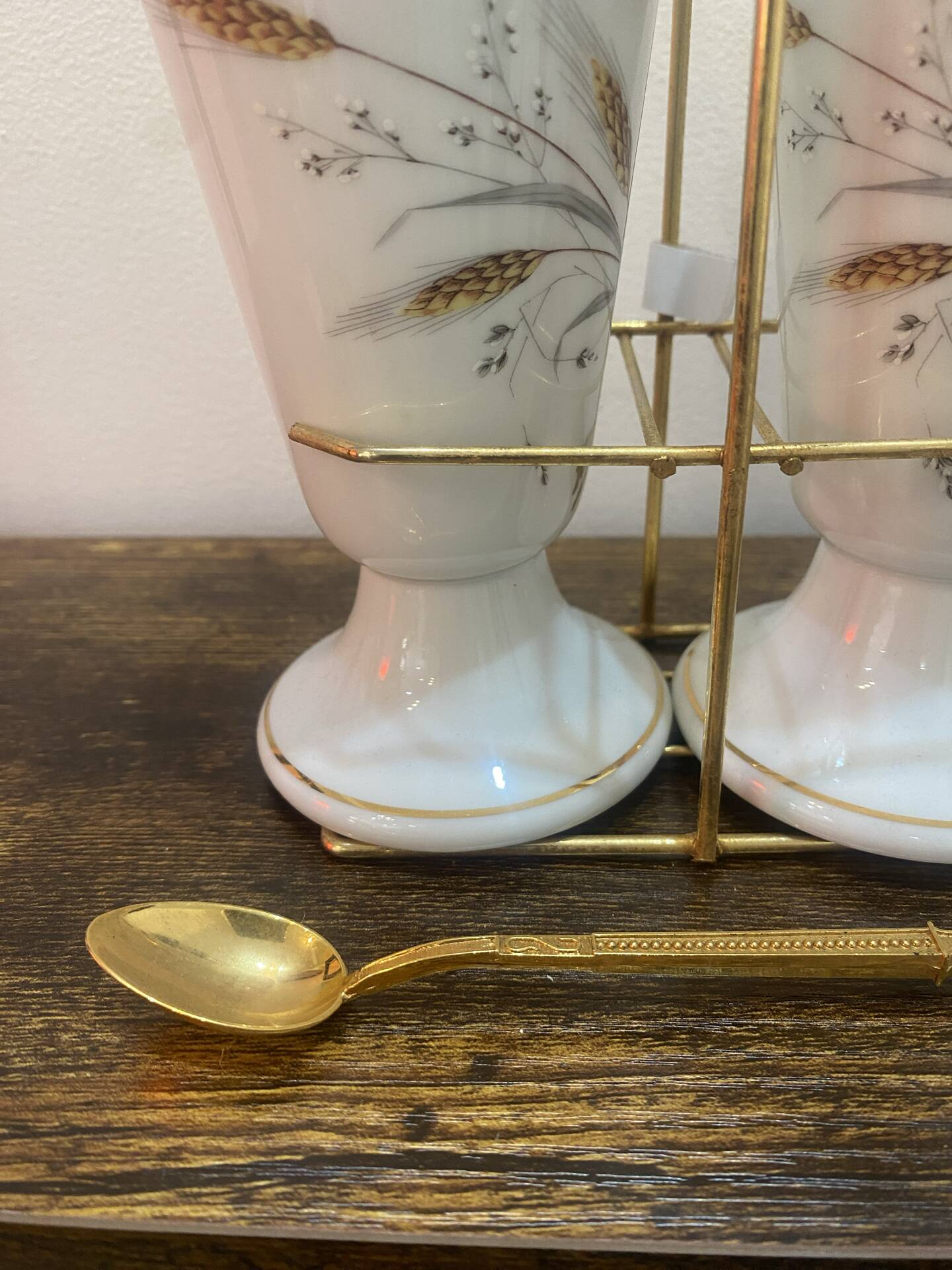Set de 2 mazagrans anciens en porcelaine de Limoges avec support doré