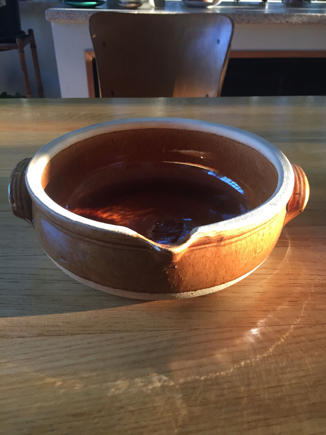 Terracotta pouring dish