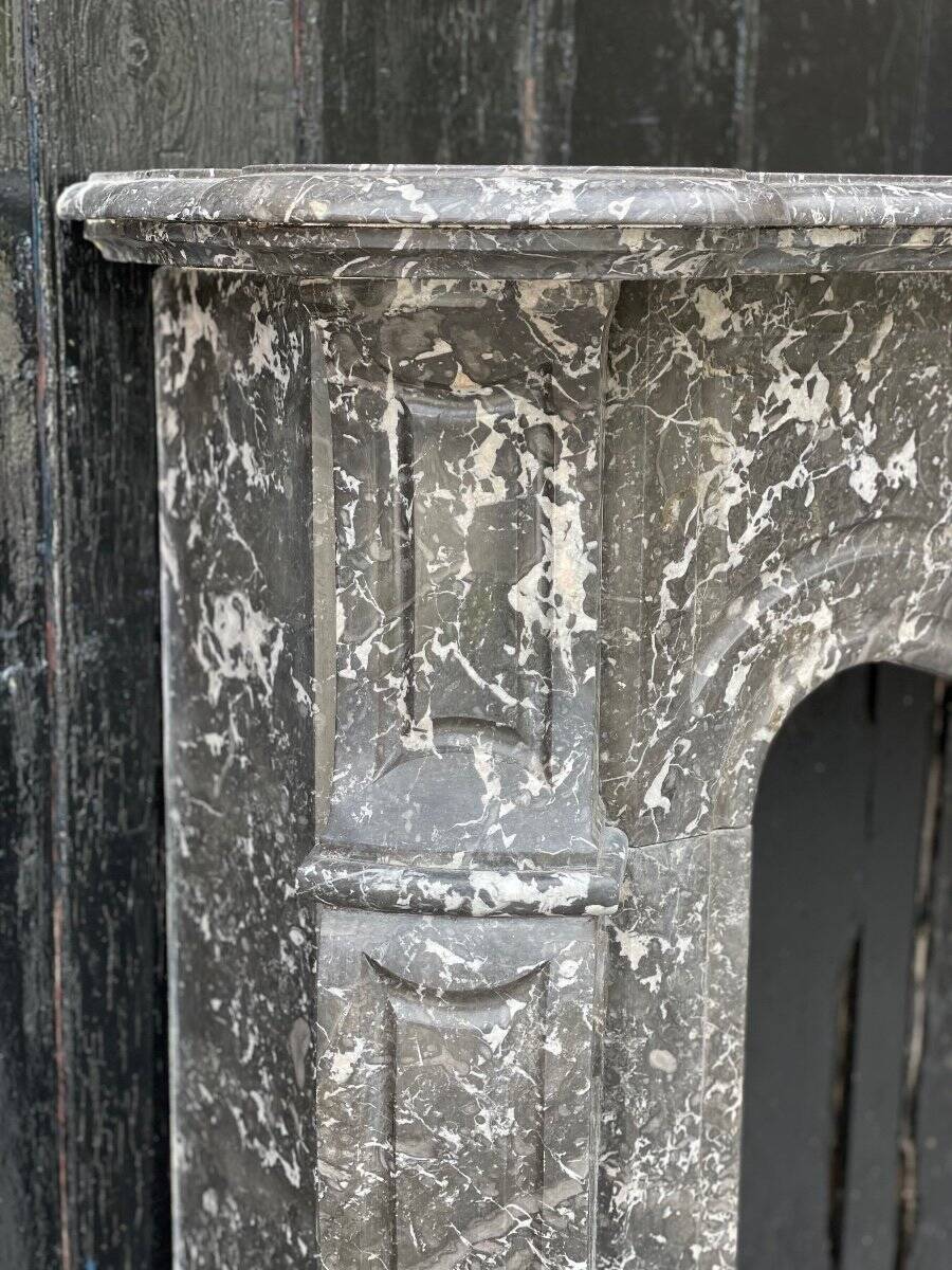 Cheminée Napoléon III en marbre gris Saint-Anne
