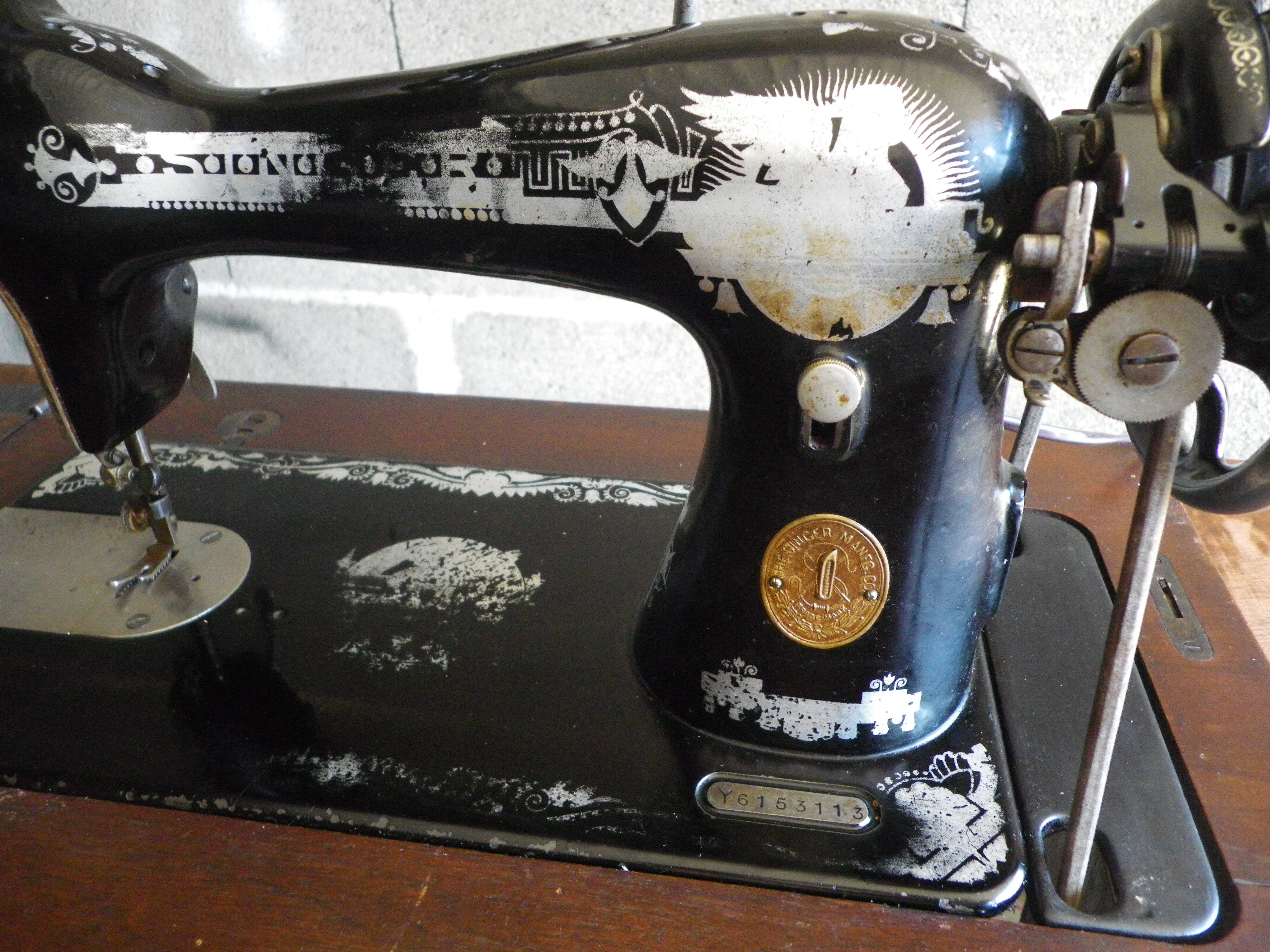 Singer sewing machine, 1928