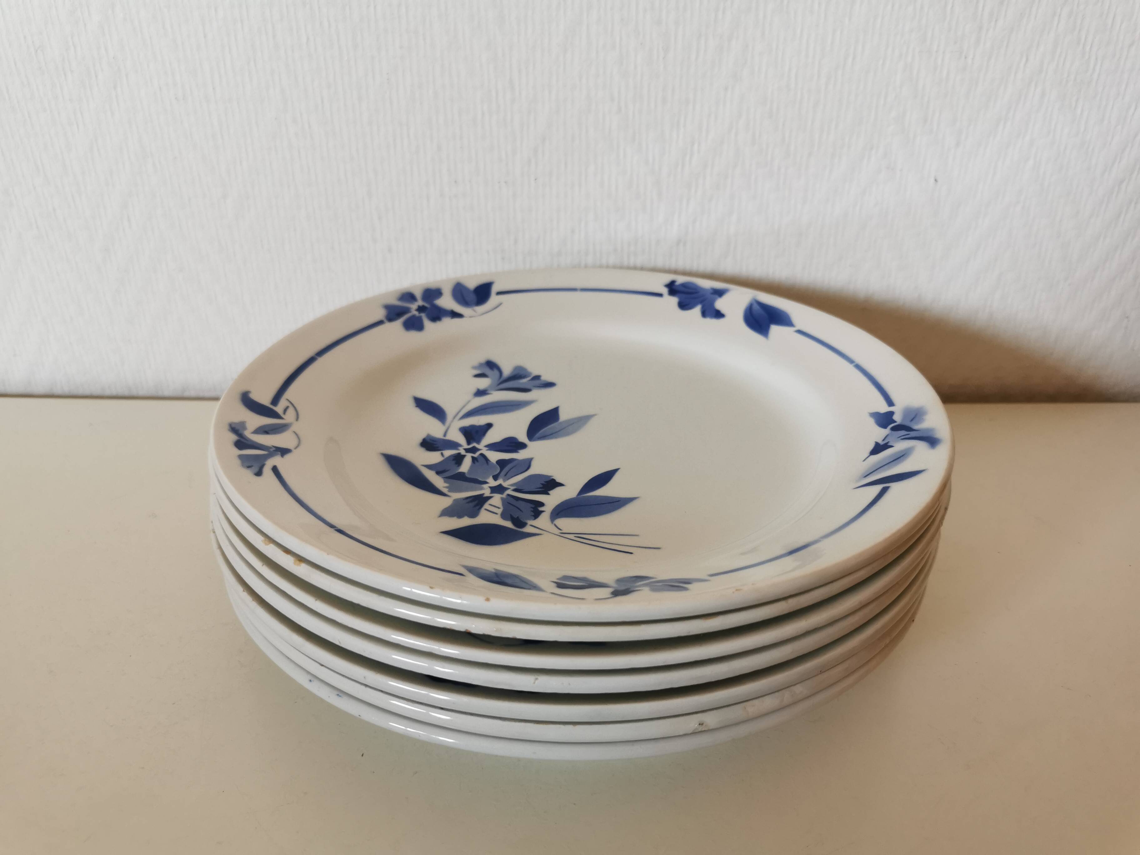 set of 7 Creil and Montereau flat plates,
