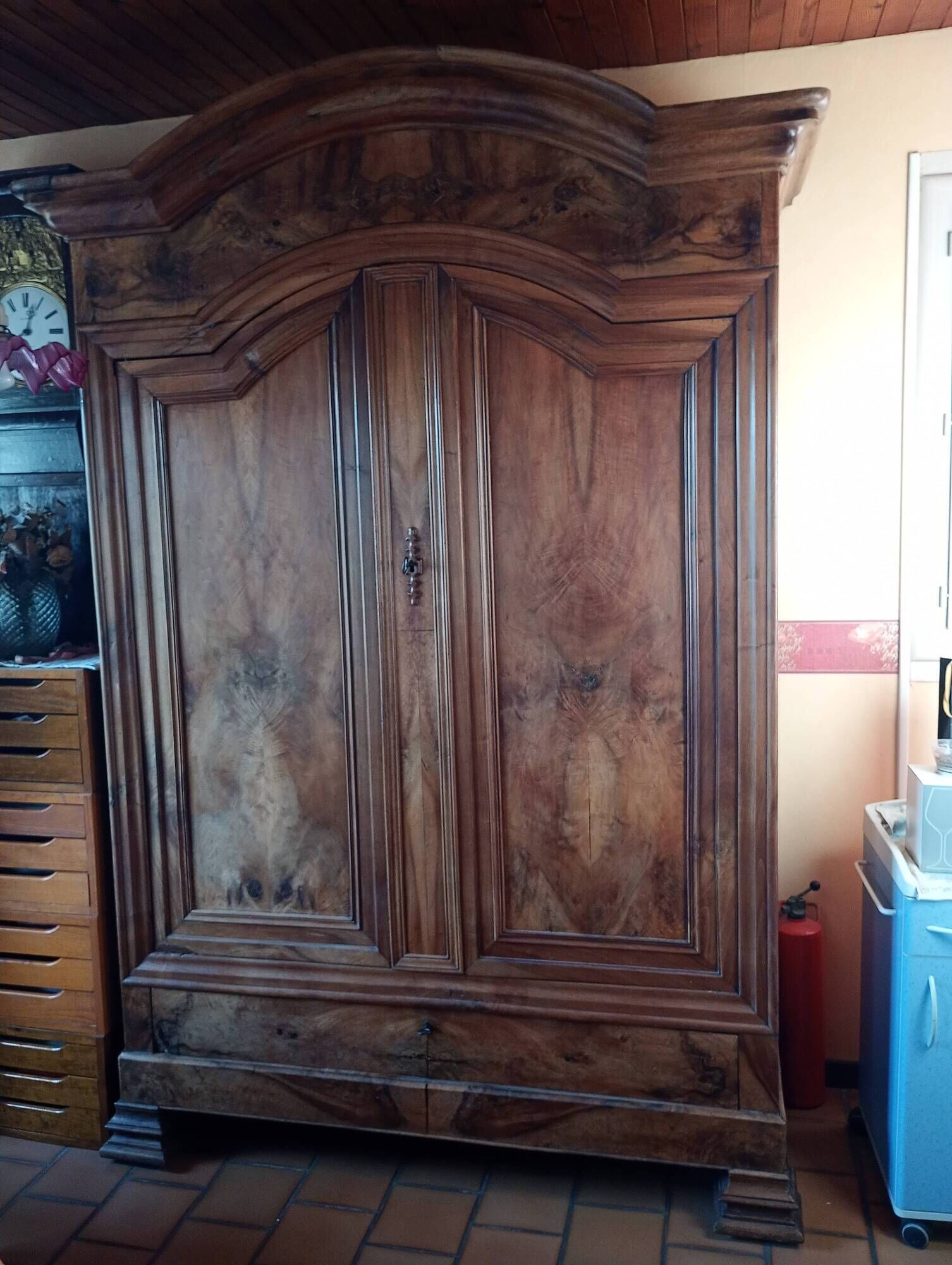 Bressan-style wardrobe