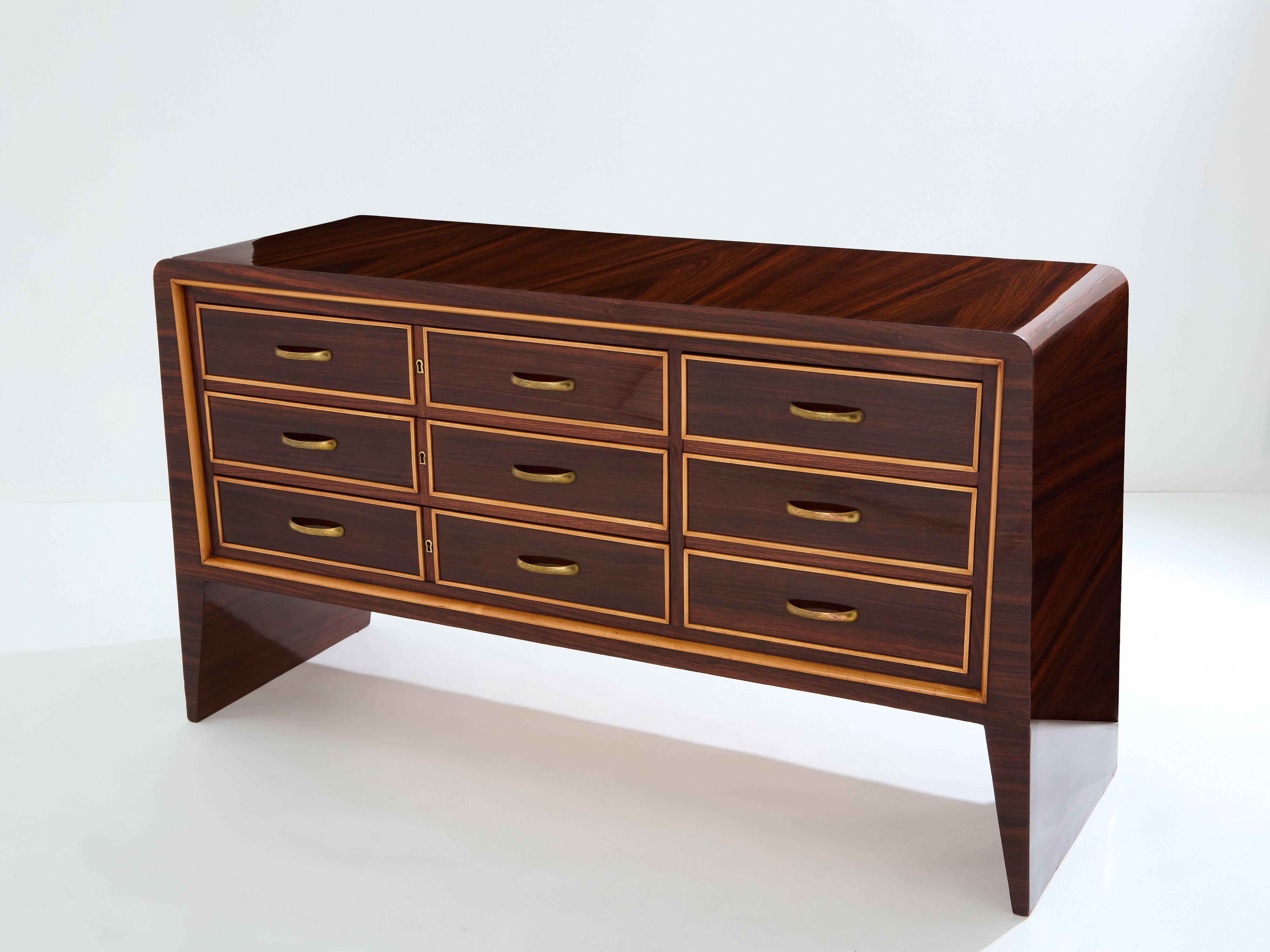 Commode de Paolo Buffa en palissandre sycomore et laiton vers 1940