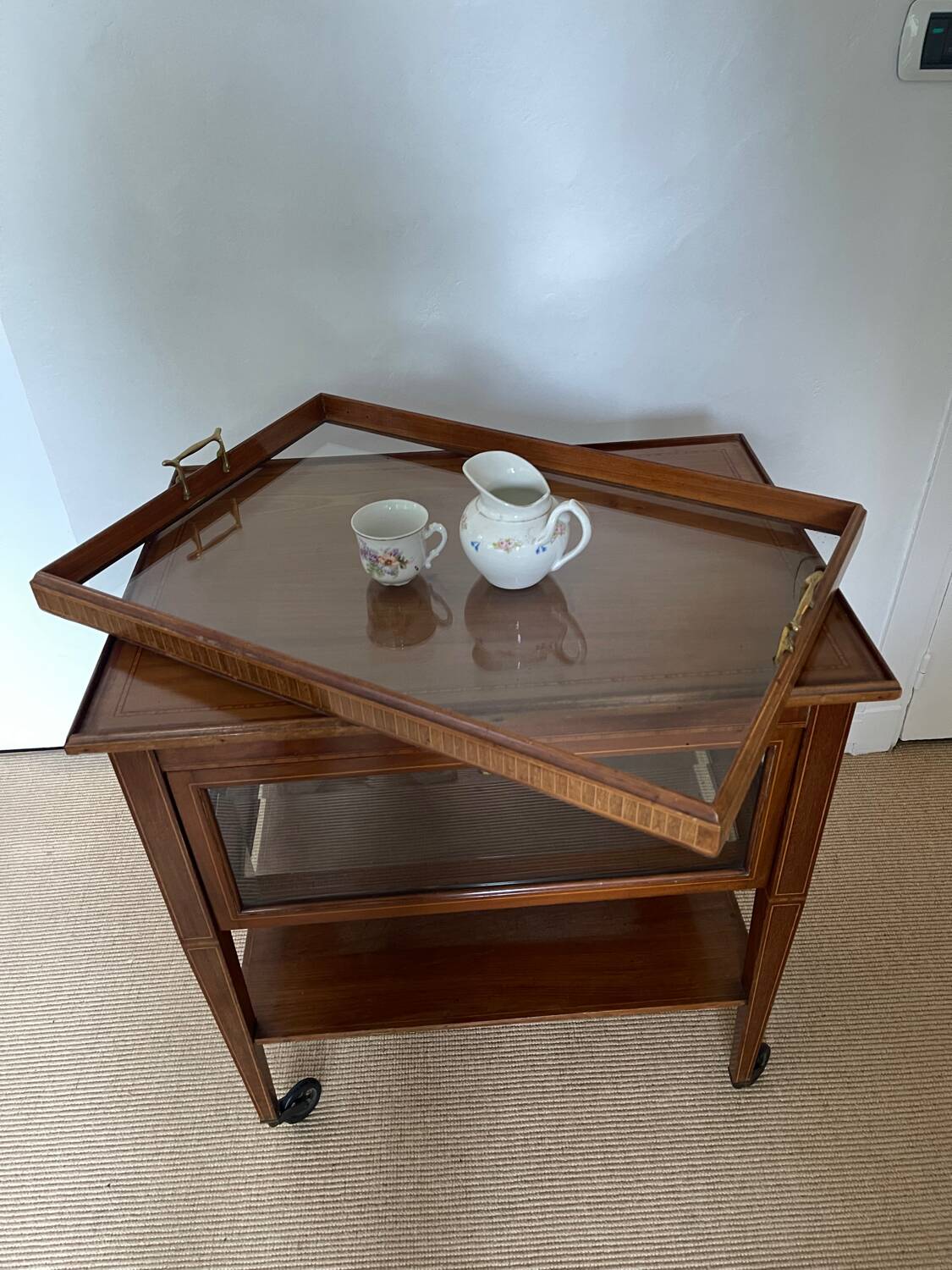 Serving Light mahogany English tea table. Beveled windows. circa 1900. Removable glass top.