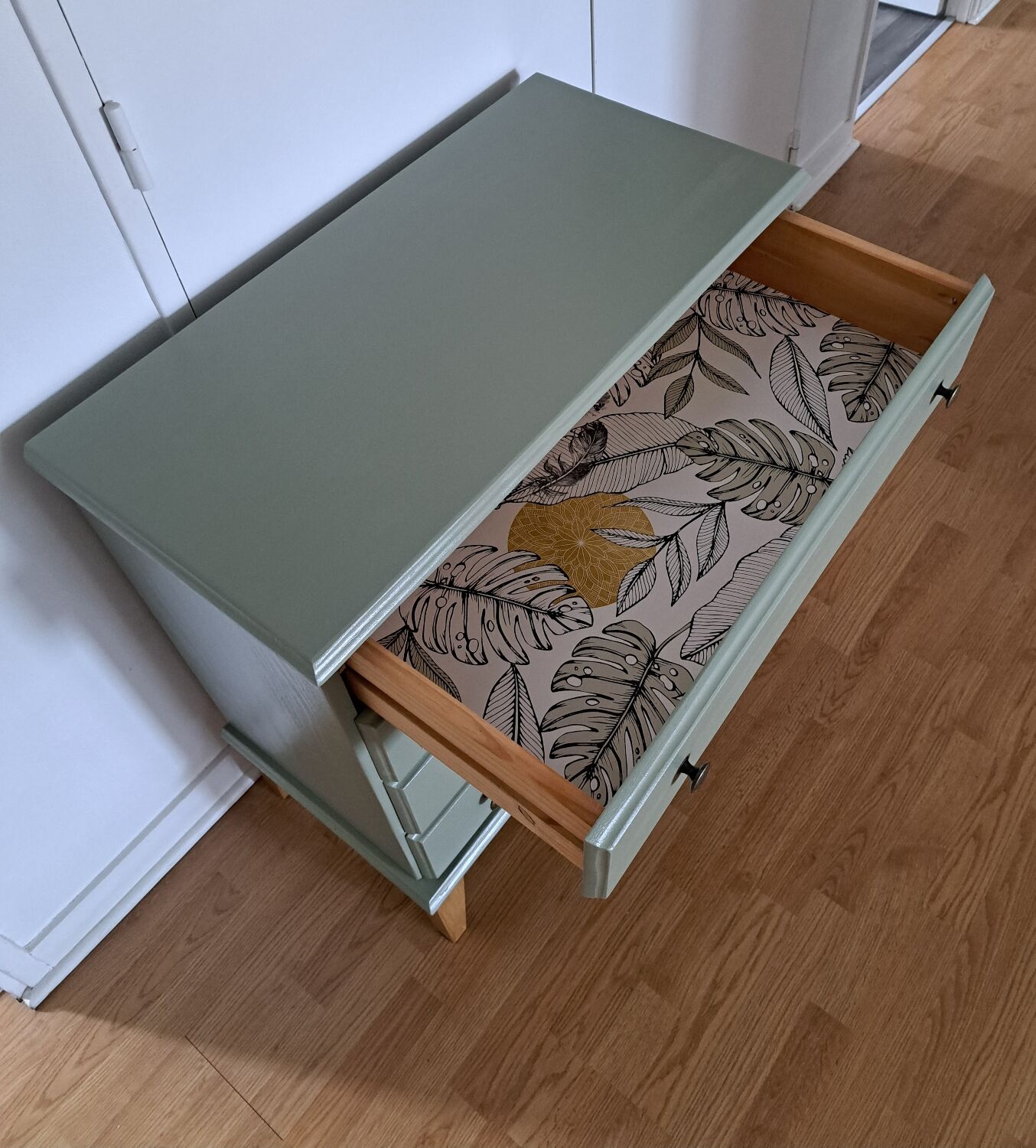 Chest of drawers