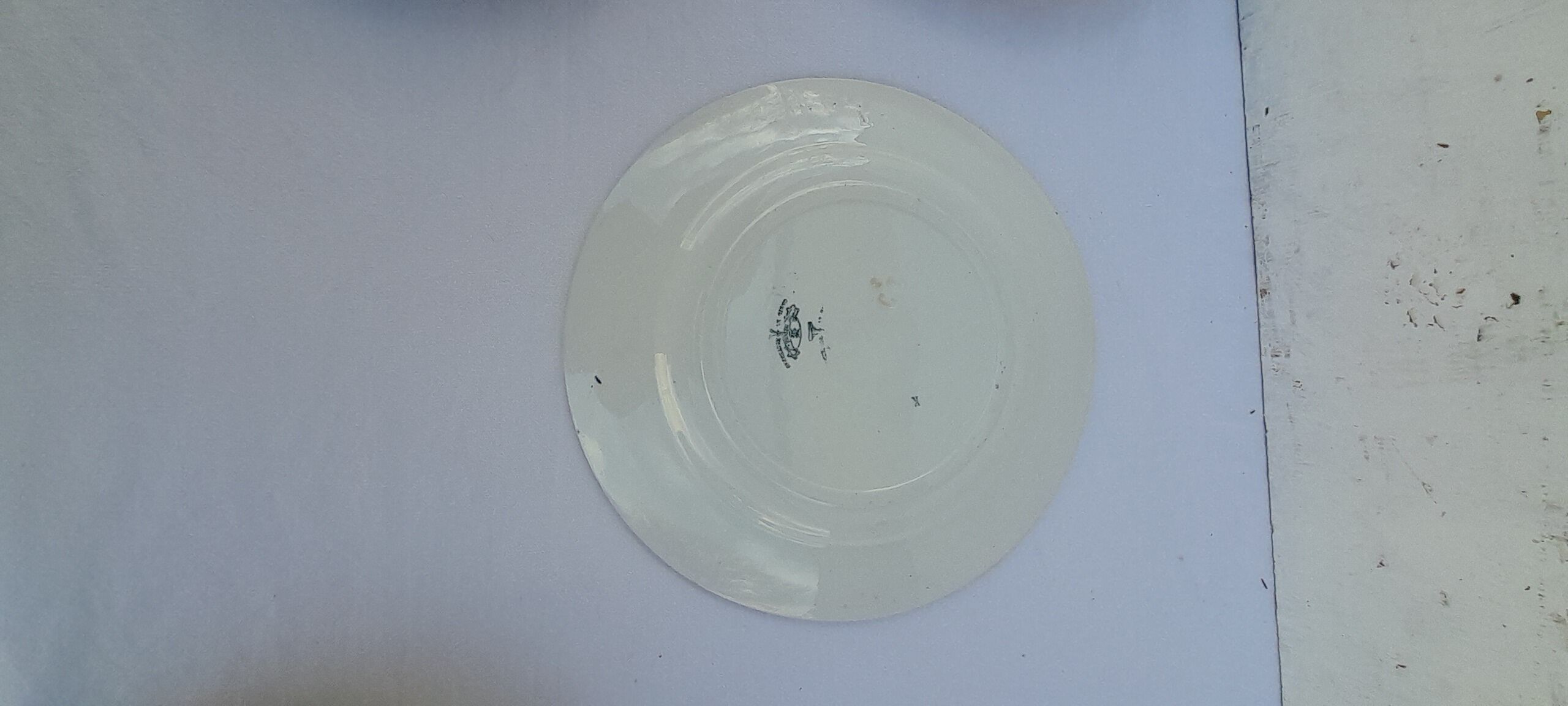 8 flat earthenware plates Creil and Montereau late nineteenth diam 23 cm