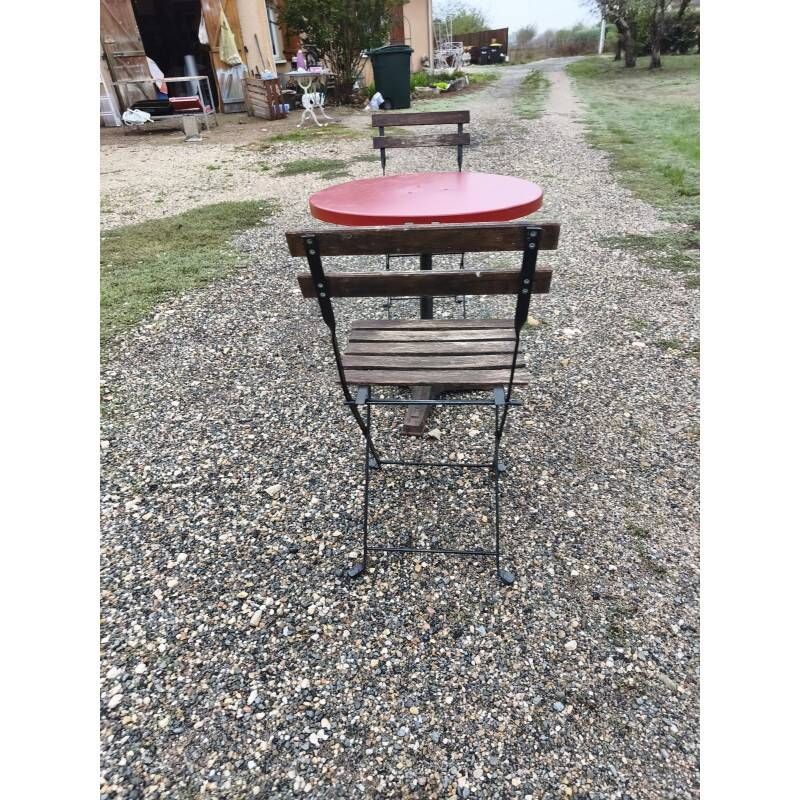Bistro table + 2 folding chairs