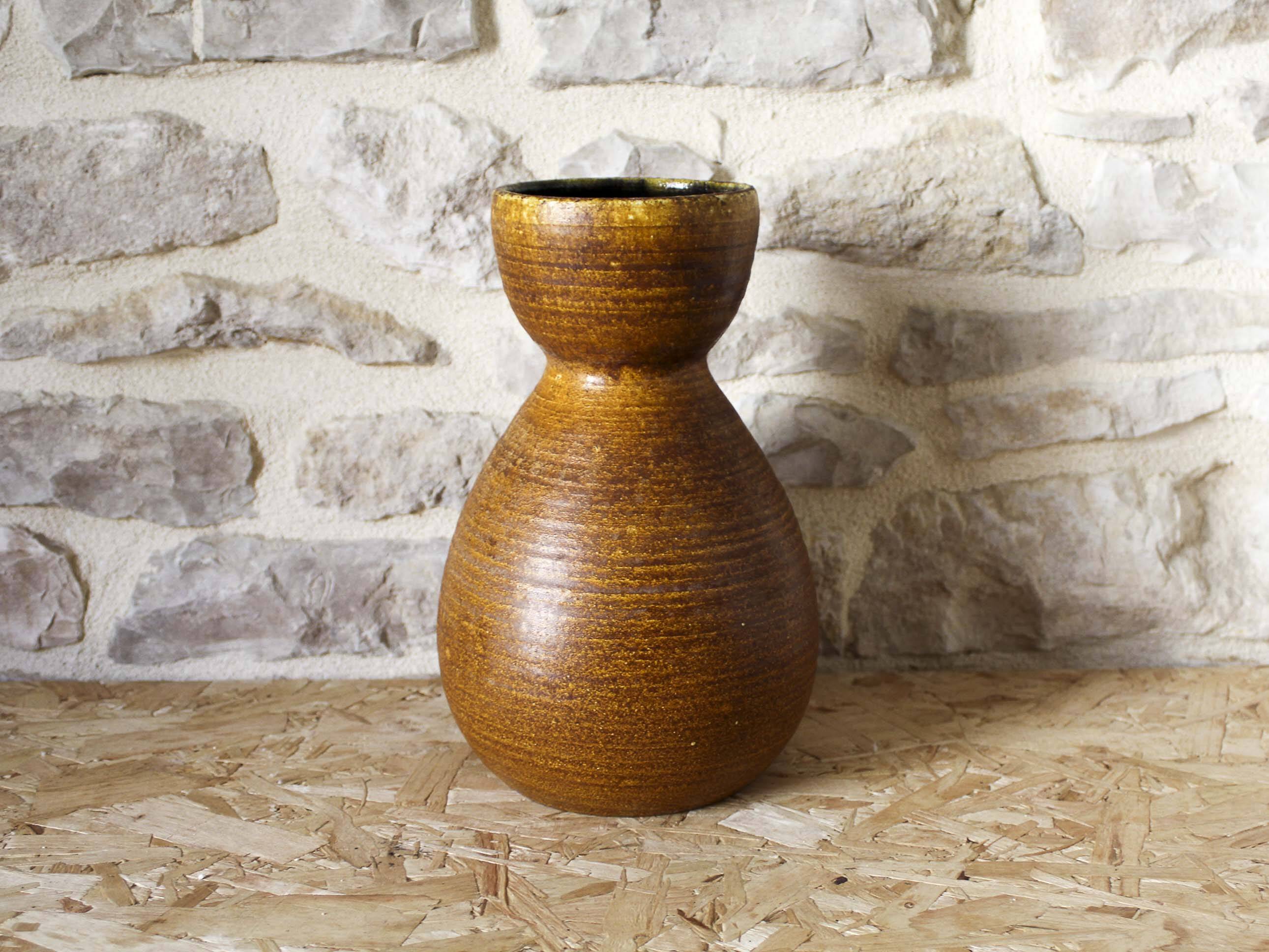 Accolay brown ceramic vase