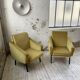 Paire de chauffeuses fauteuils vintage velours jaune