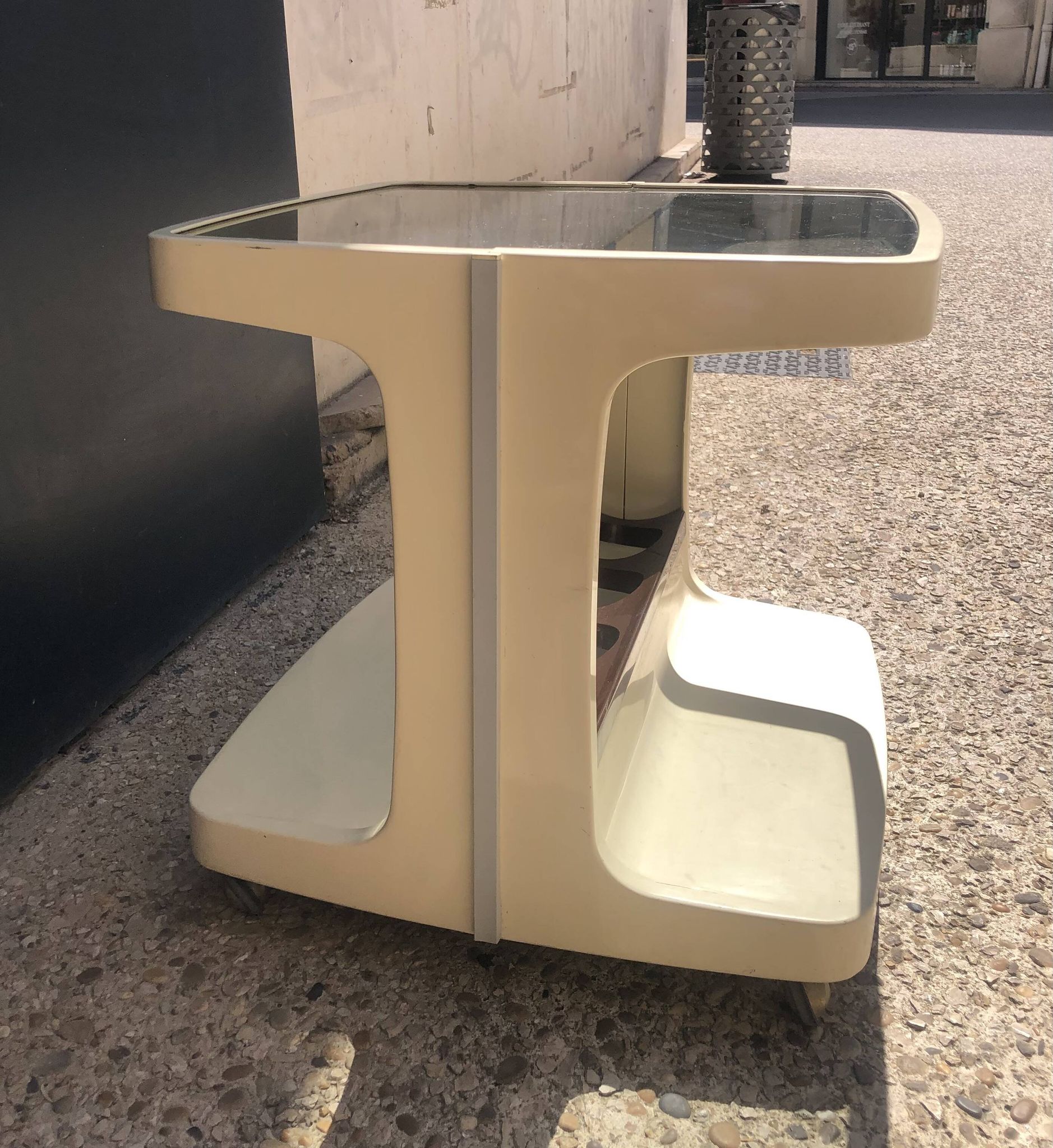 70s serving bar
