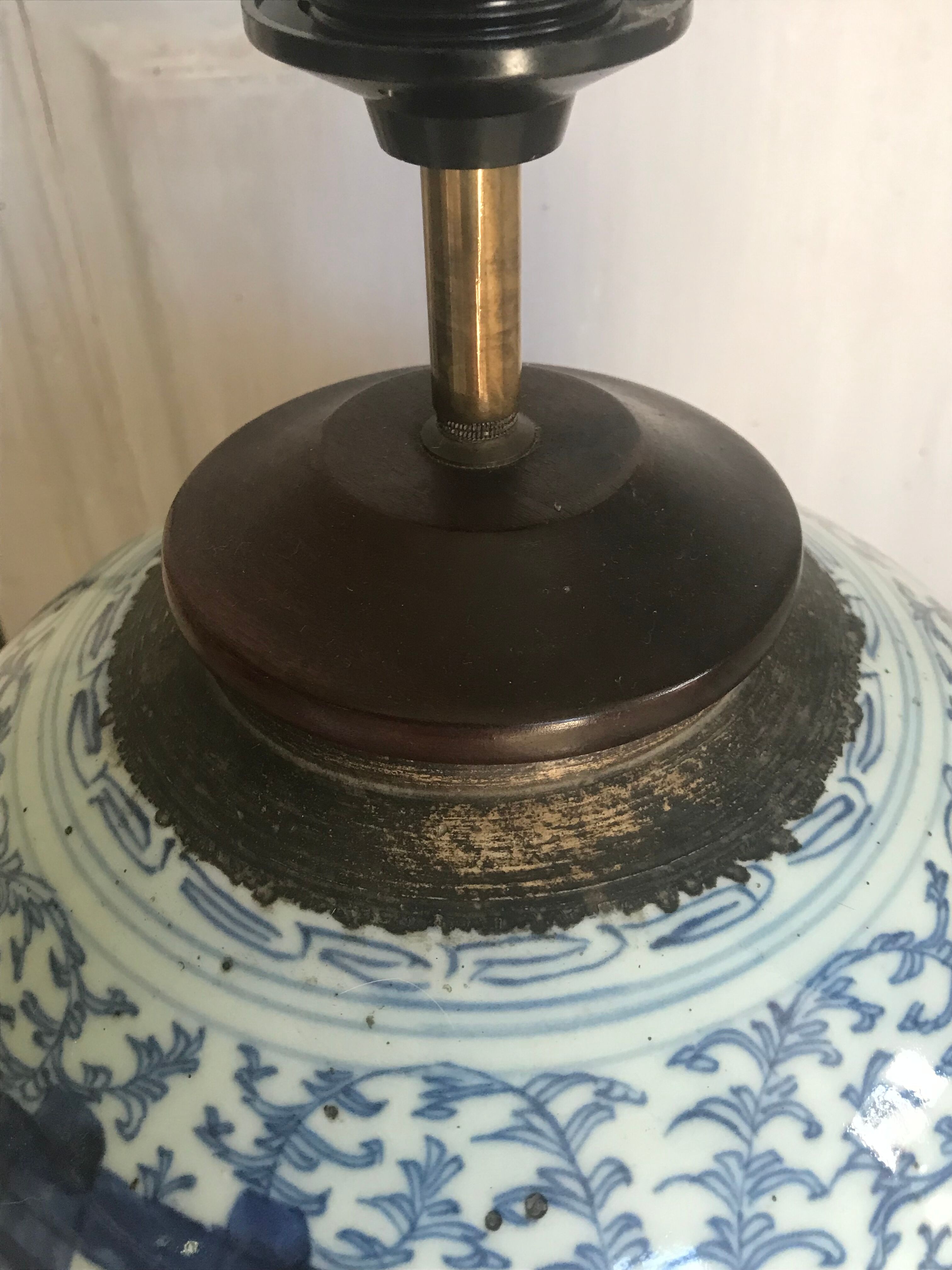 Chinese porcelain lamp