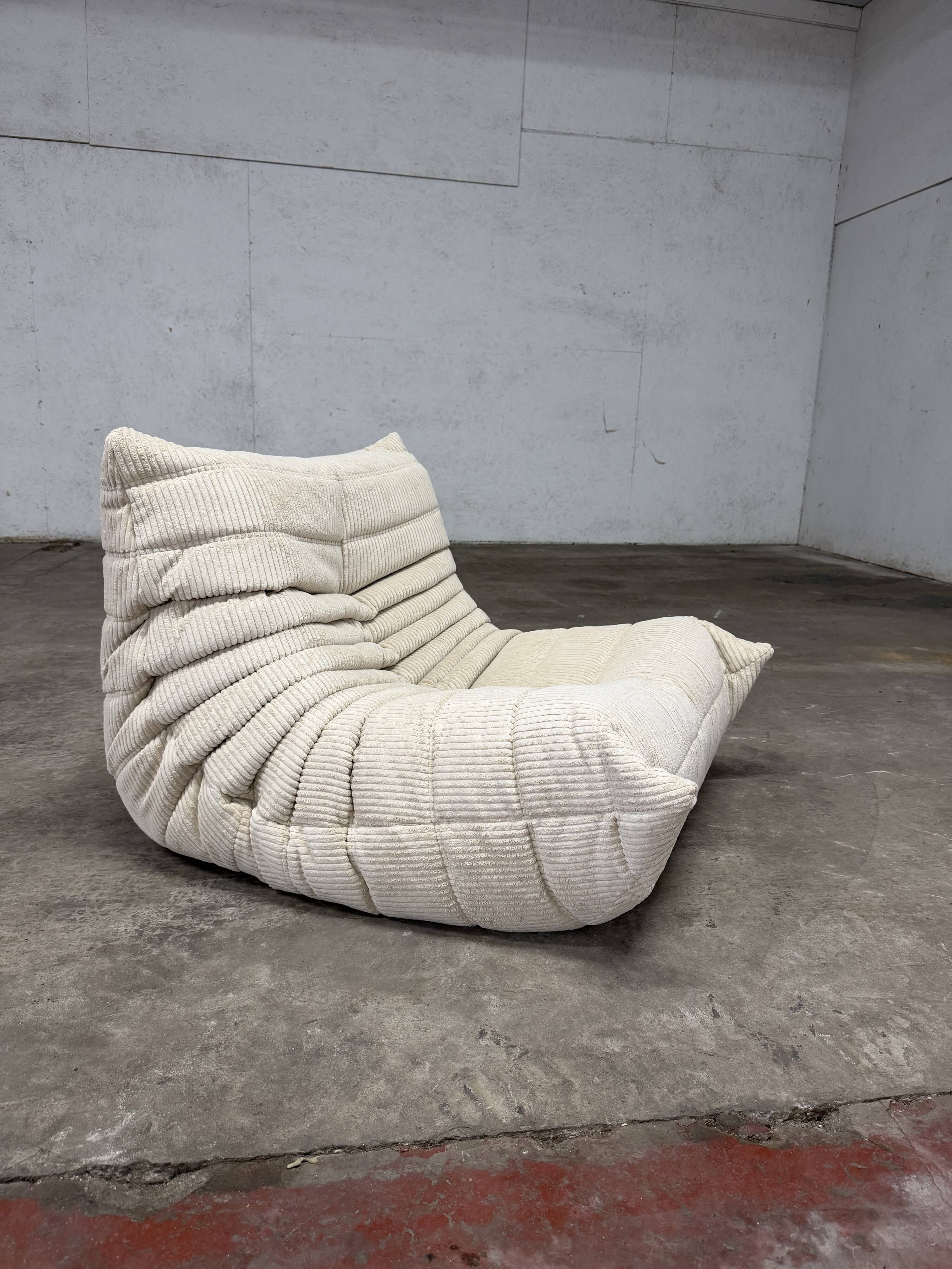 Ligne Roset Togo 1-seater in pouf in Beige Corduroy 10/10