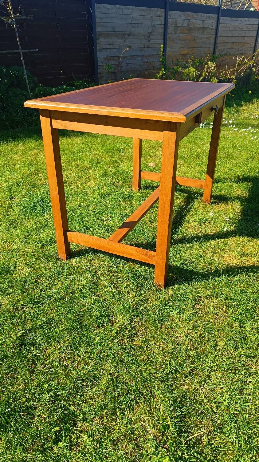 Bureau ancien en bois – style vintage & charme authentique