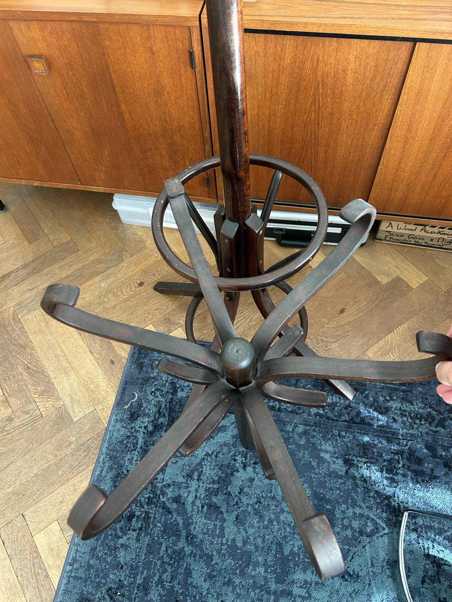 Baumann coat rack, swivelling parrot design from the 60s/70s in wood.