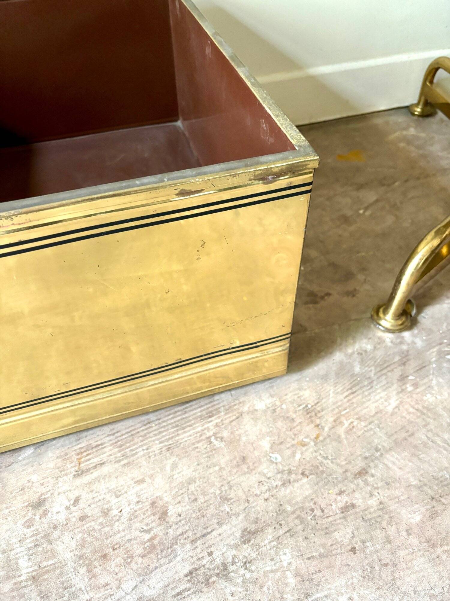 Plant box, storage box on casters in gold metal