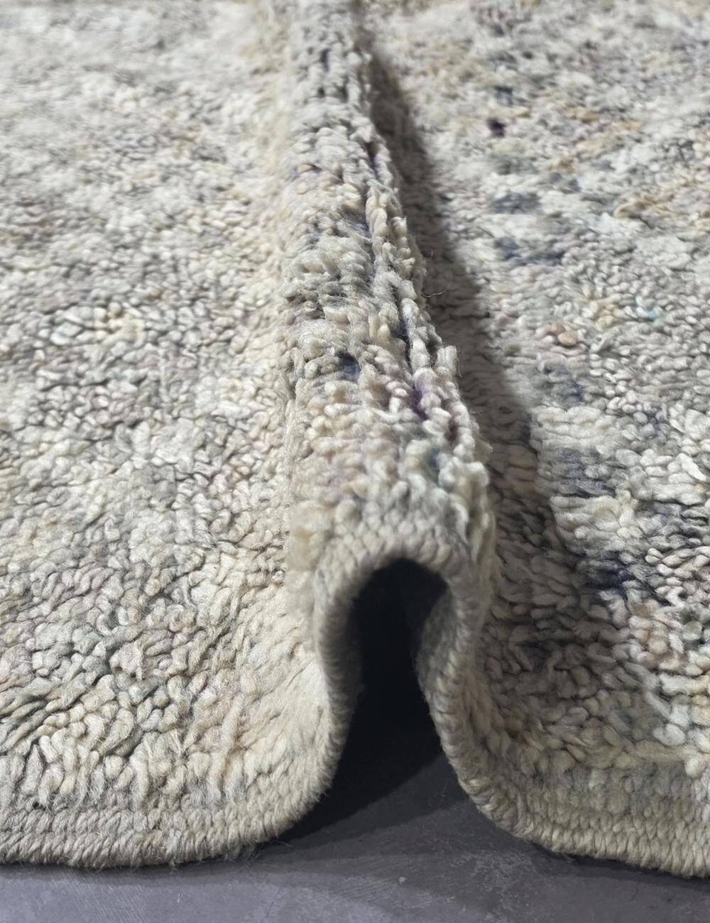 Minimalist Berber Rug - 272 x 170 cm