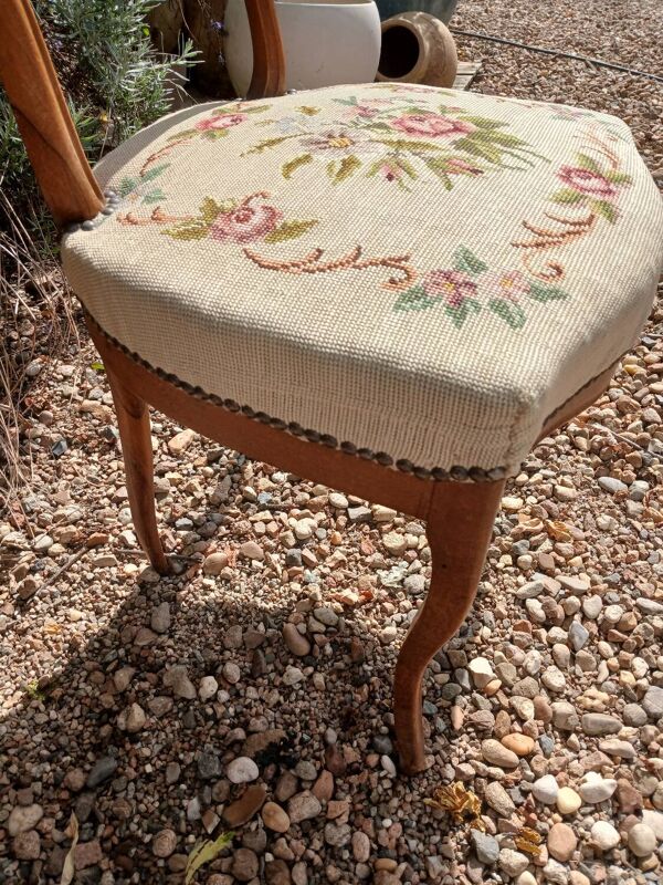 Chaise ancienne tapissée