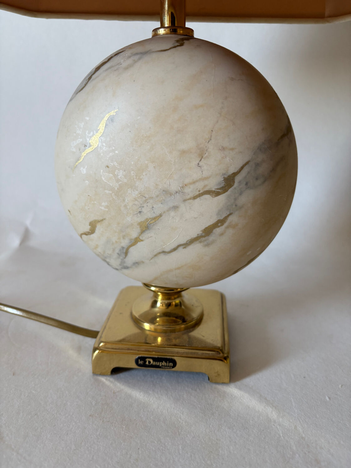 Vintage lamp in marble and brass – Le Dauphin, France