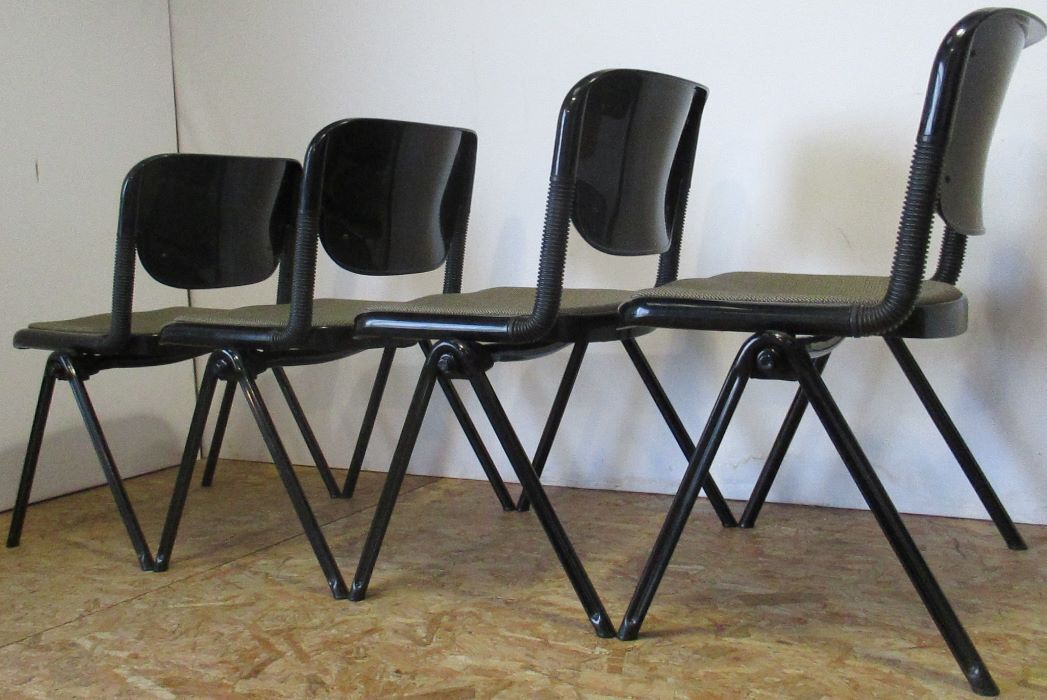 4 chaises Vertebra noires