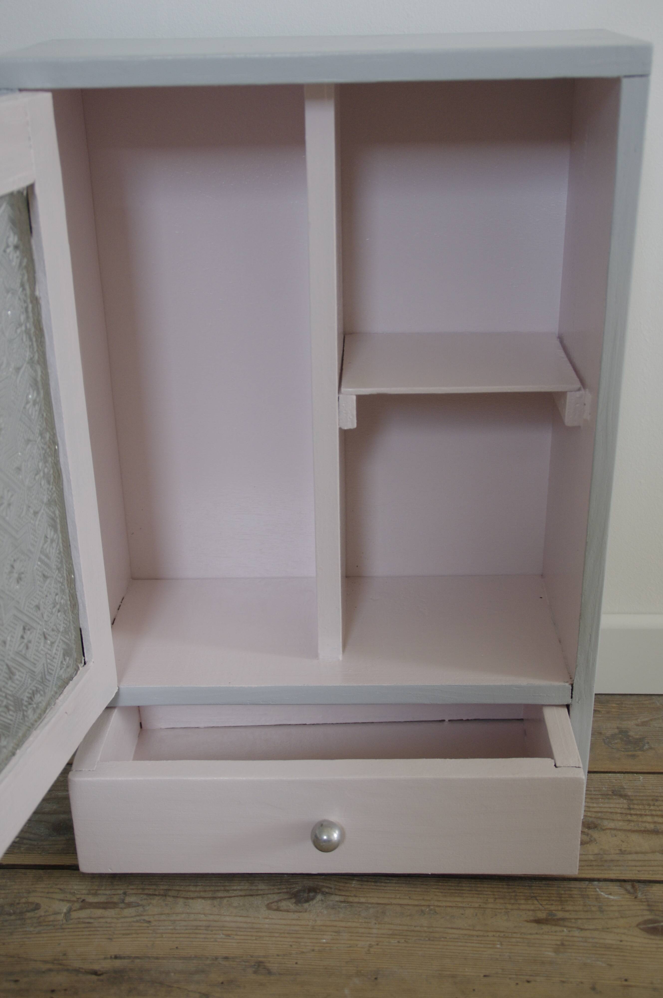 Vintage medicine cabinet 30s