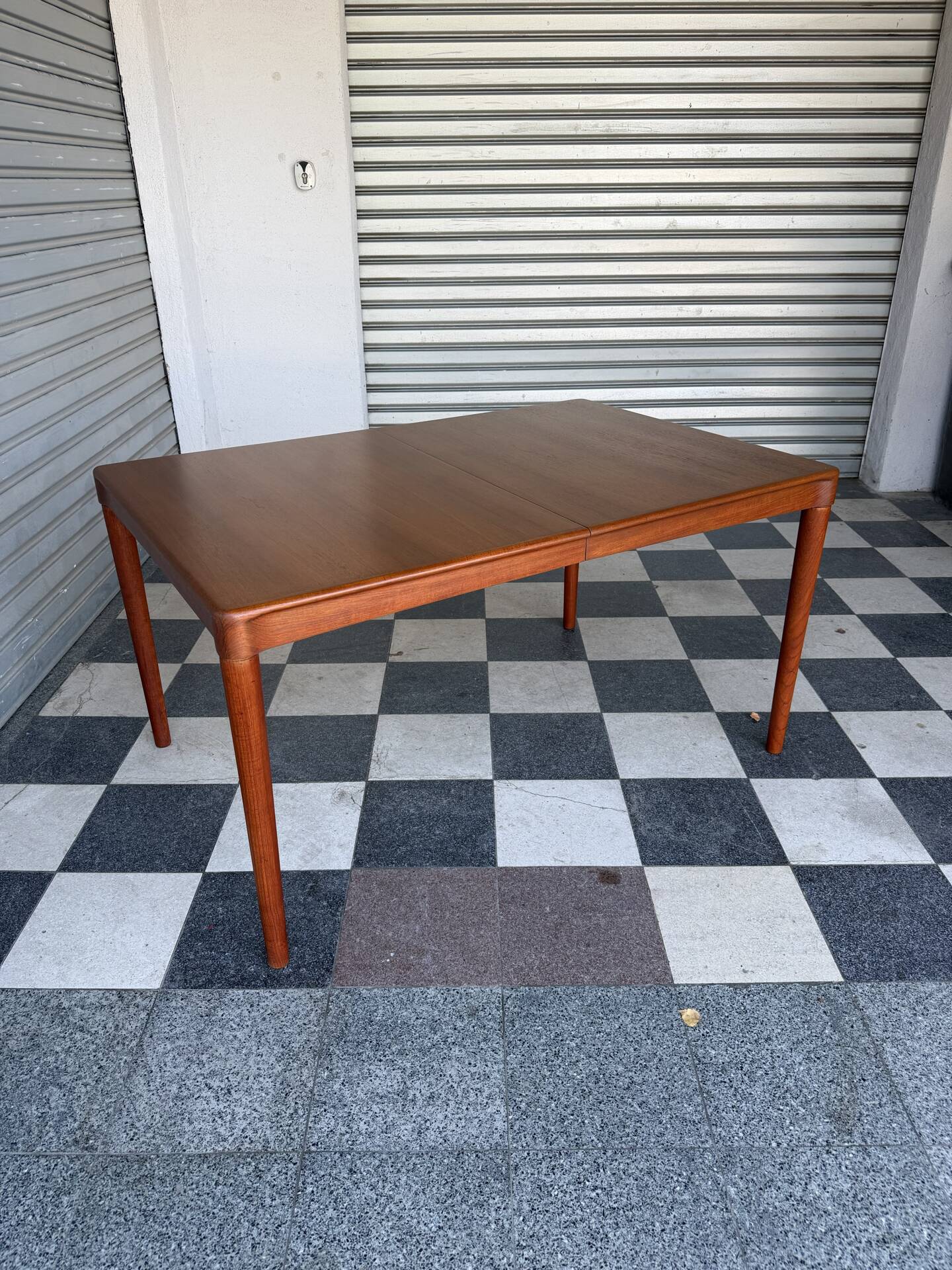 Table danoise en teck HW Klein pour Bramin