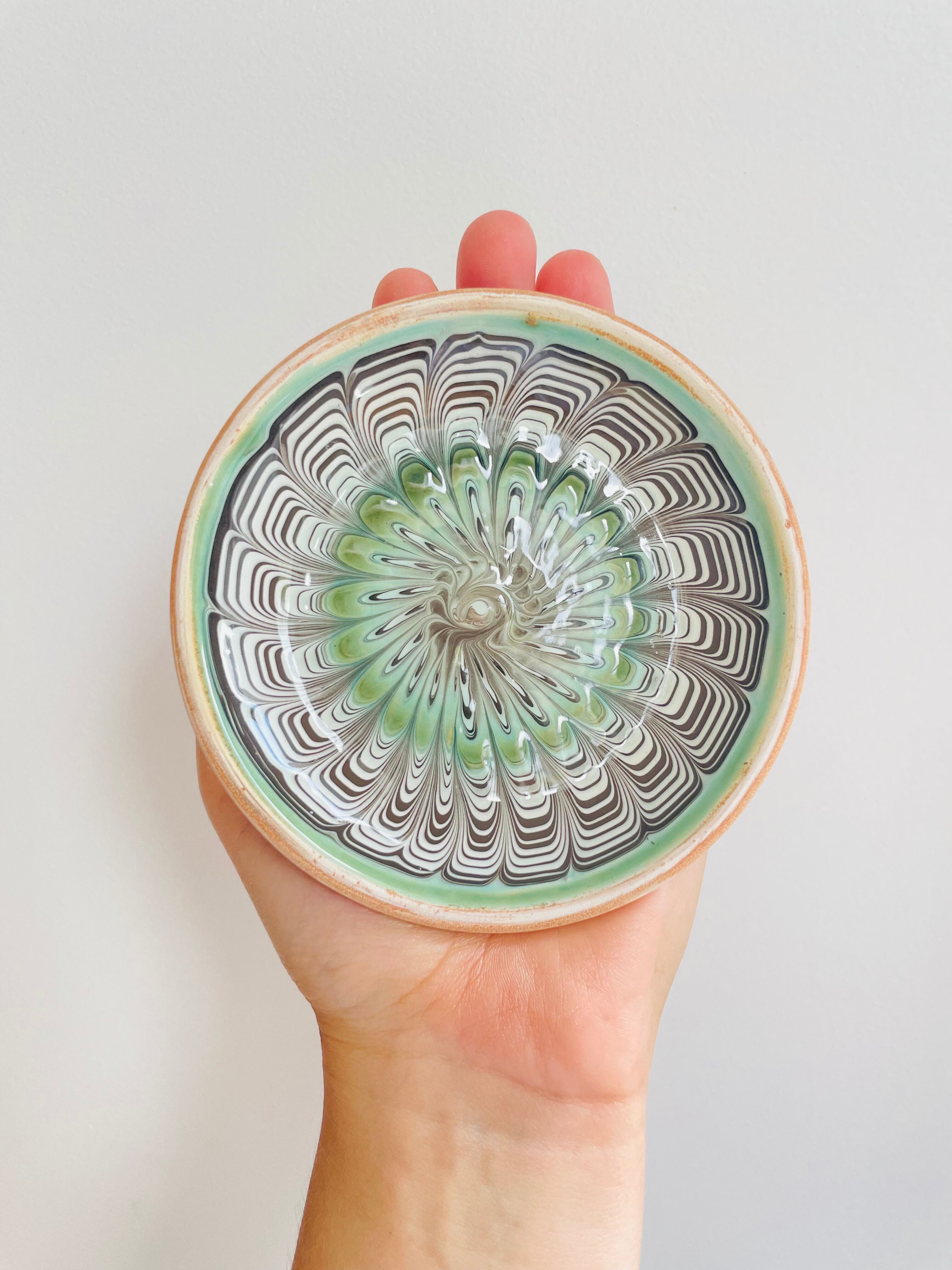 Romanian handicraft ceramic plate