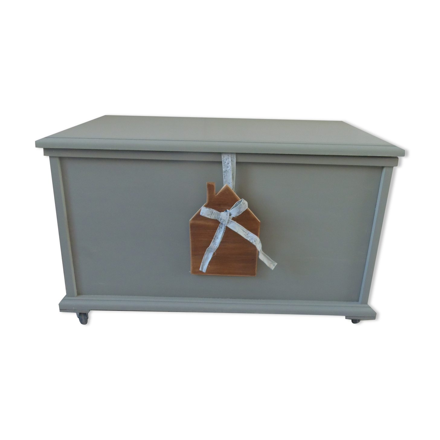 Toy chest on wheels patinated green of gray