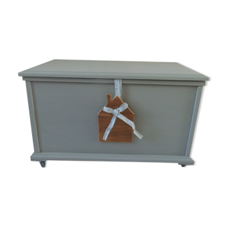 Toy chest on wheels patinated green of gray