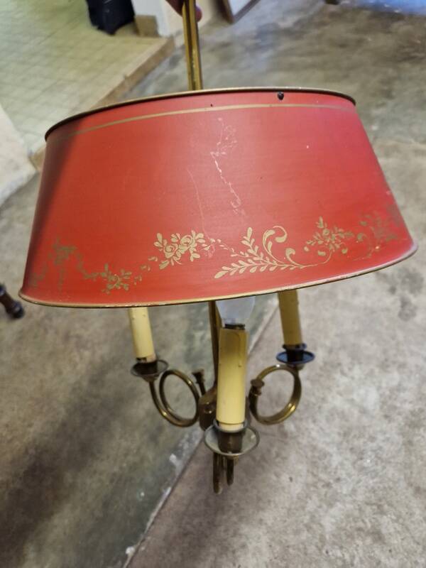 Lustre said metal chandelier with 3 lights in hunting horns.