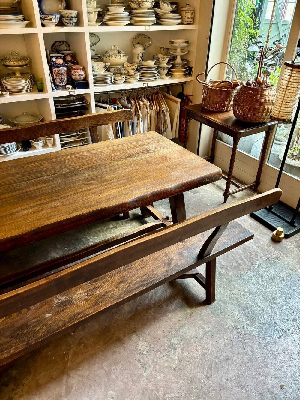 Banc en bois foncé Aranjou années 1980